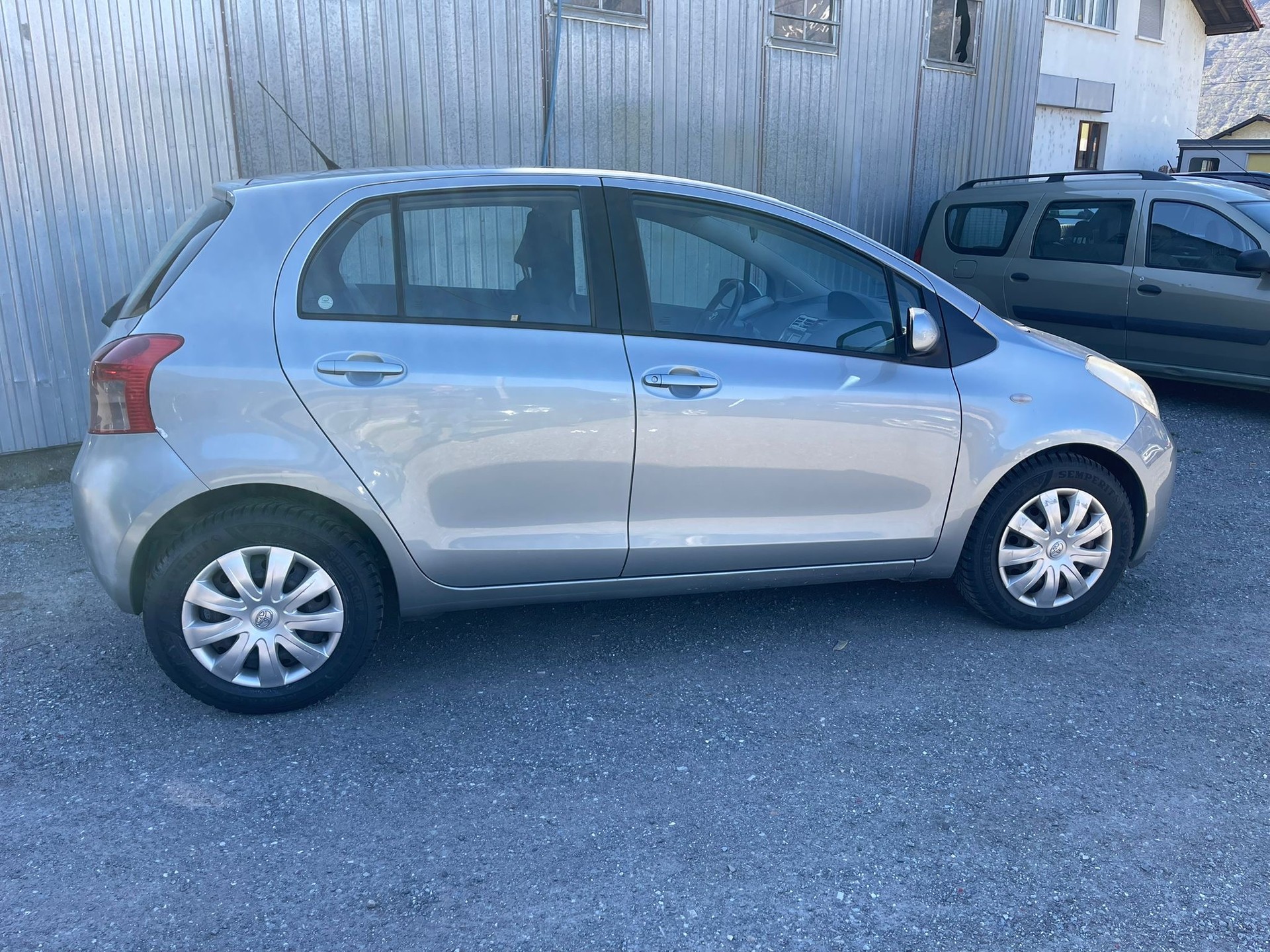 TOYOTA Yaris 1.3 Linea Luna-image-1