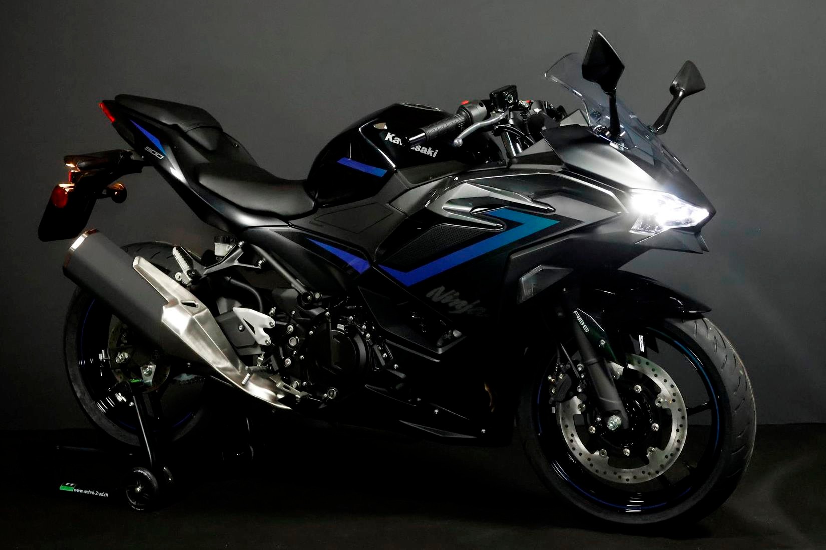 KAWASAKI Ninja 500 SE-showroom-element-1