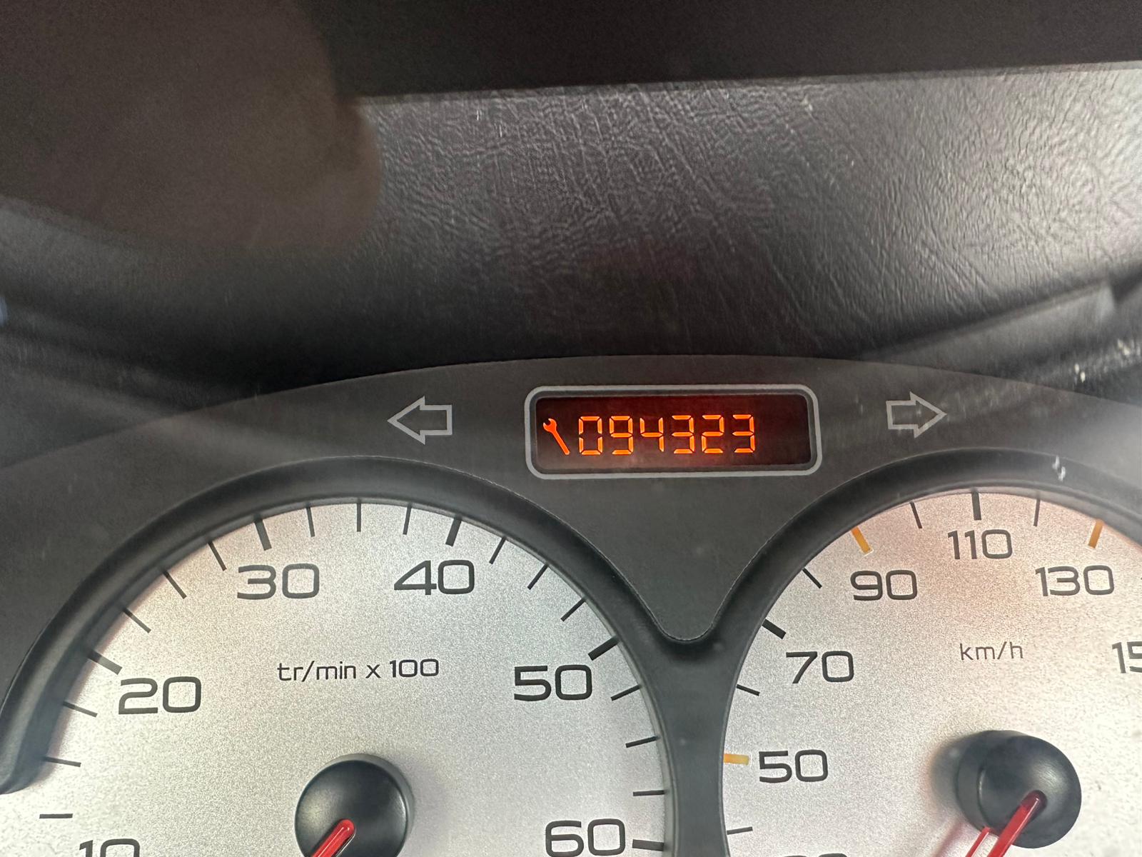 PEUGEOT 206 1.4 (XT) Premium-image-6