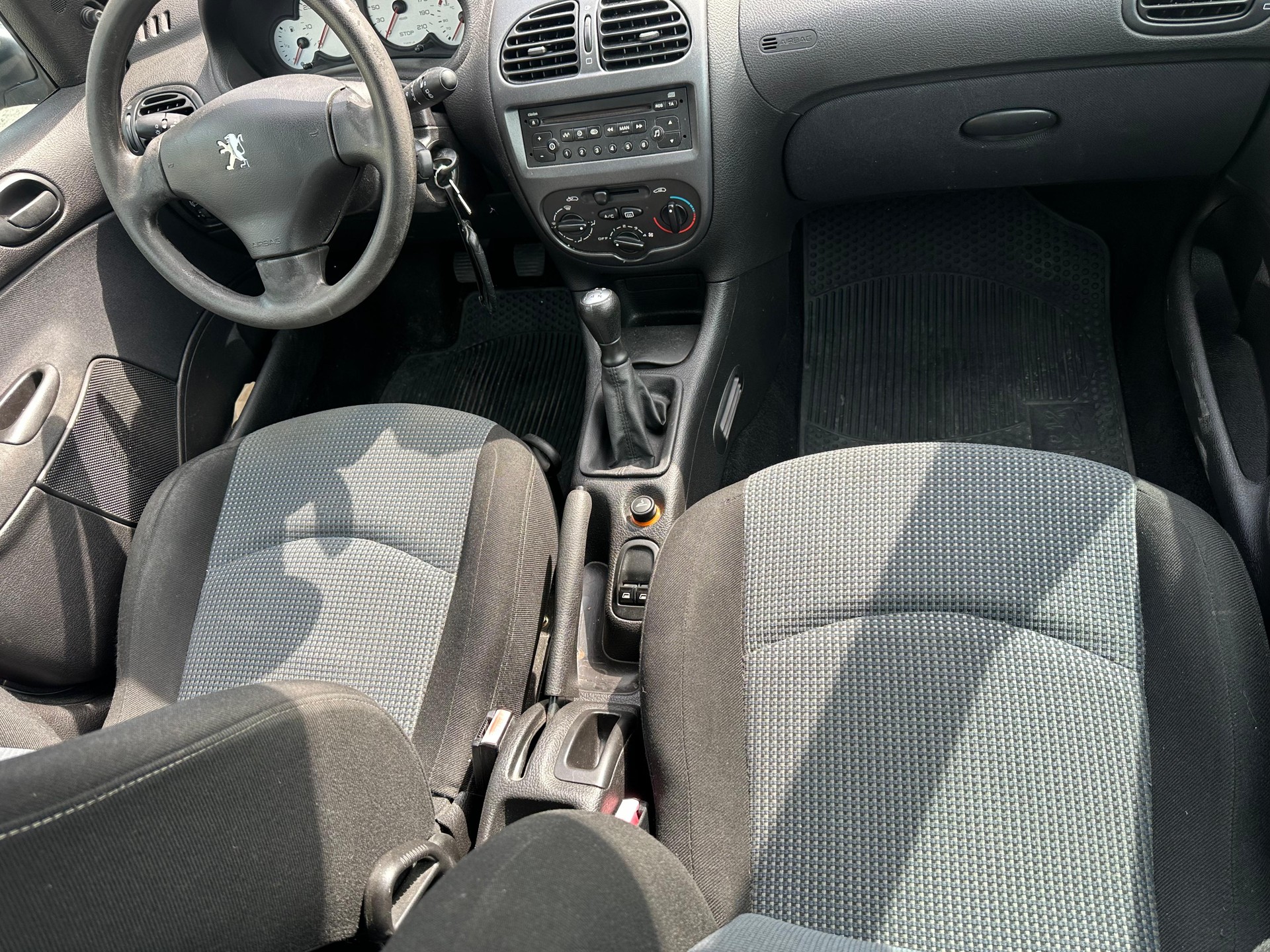 PEUGEOT 206 1.4 (XT) Premium-image-8