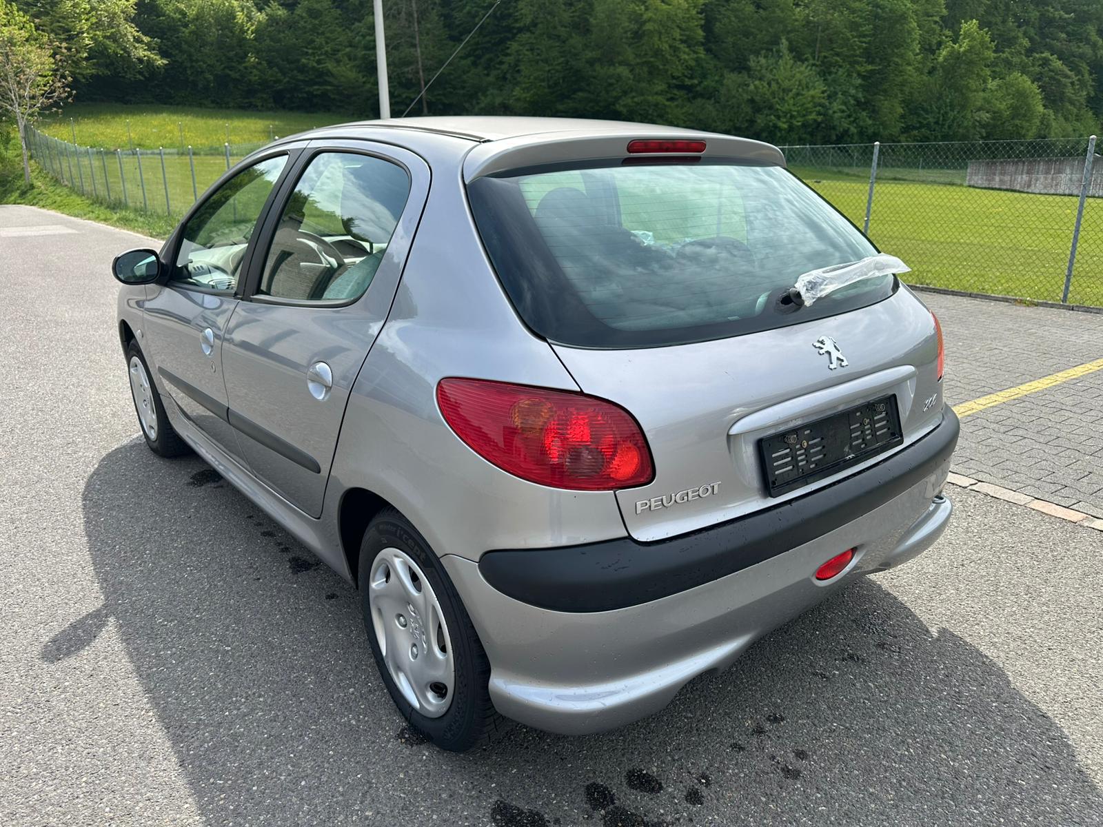 PEUGEOT 206 1.4 (XT) Premium-image-4