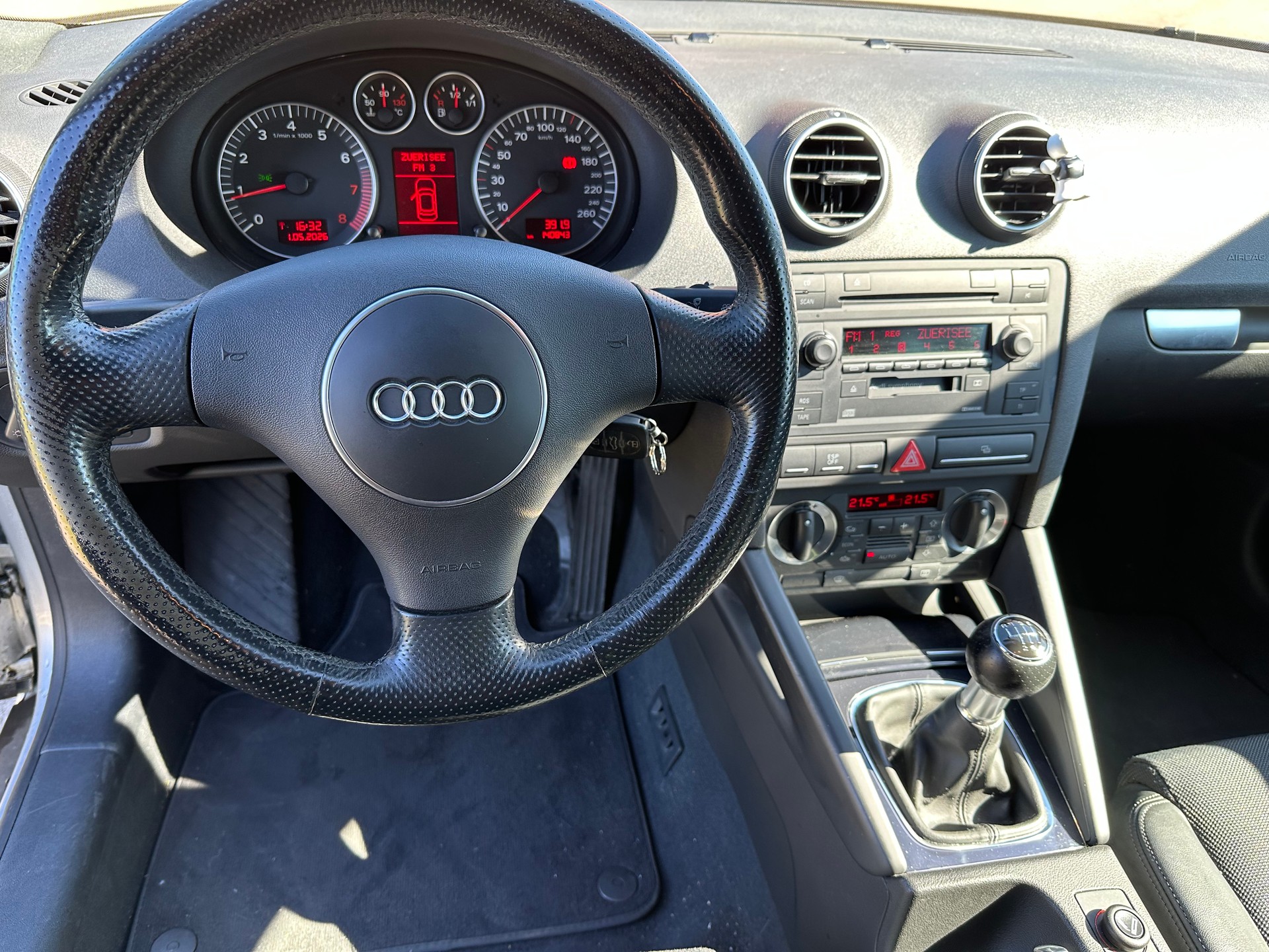 AUDI 2.0 16V FSI Attraction-image-7