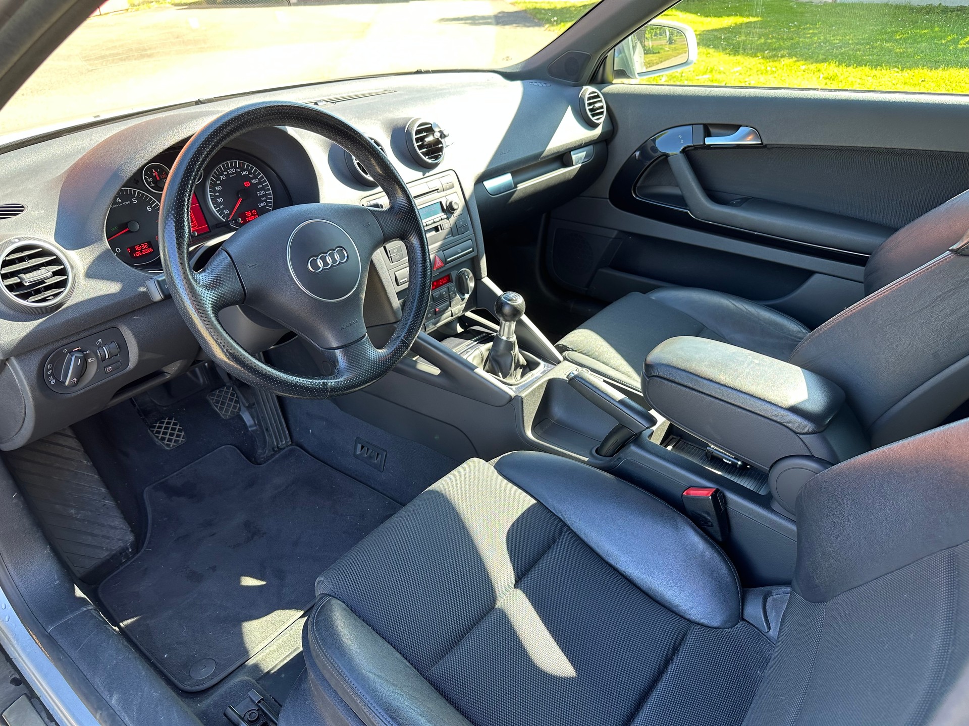 AUDI 2.0 16V FSI Attraction-image-8