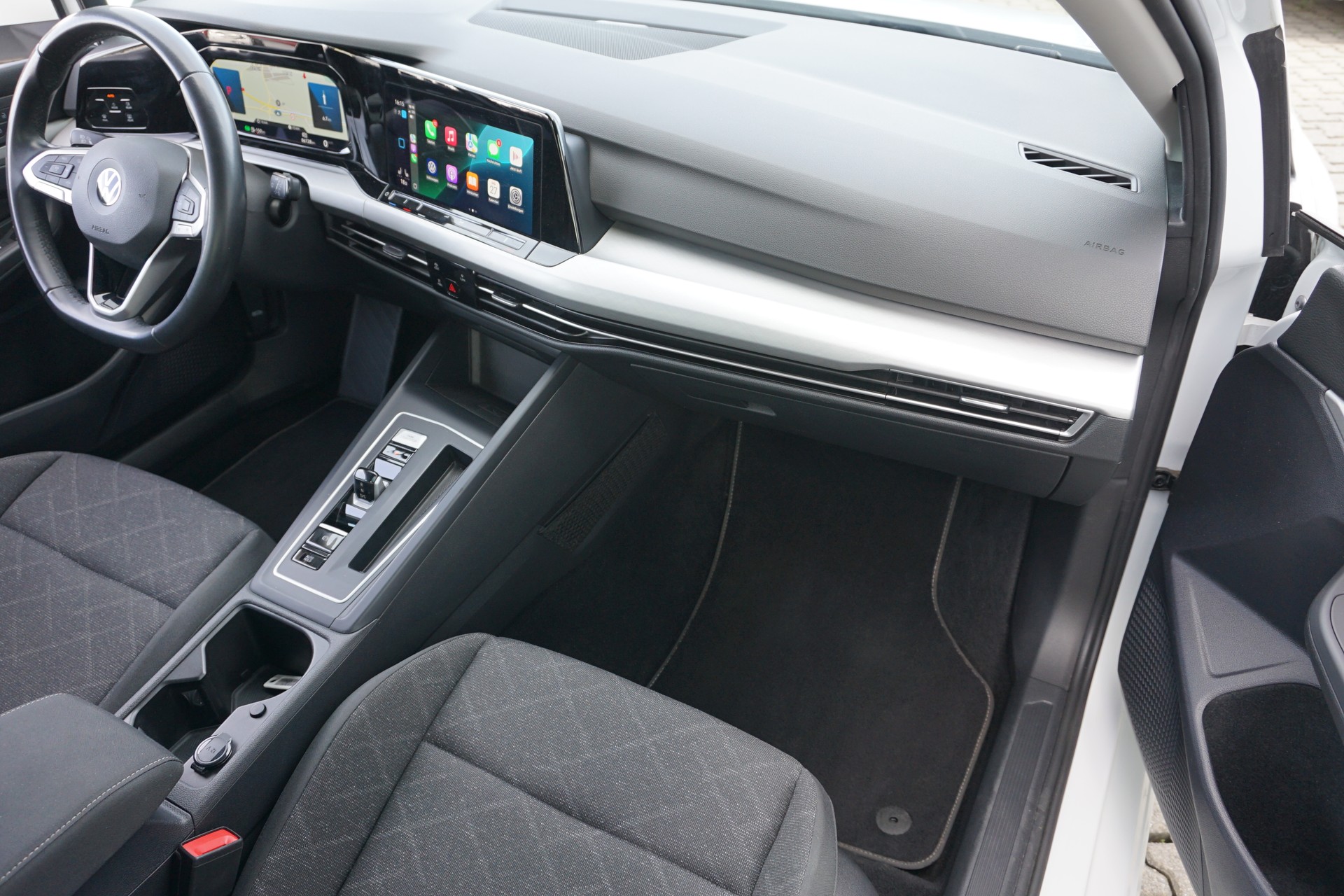 VW Golf 8 Variant 2.0 TDI Life DSG-Automat mit Abstandsregeltempomat "aus erster Hand+CH-Auto"-image-15