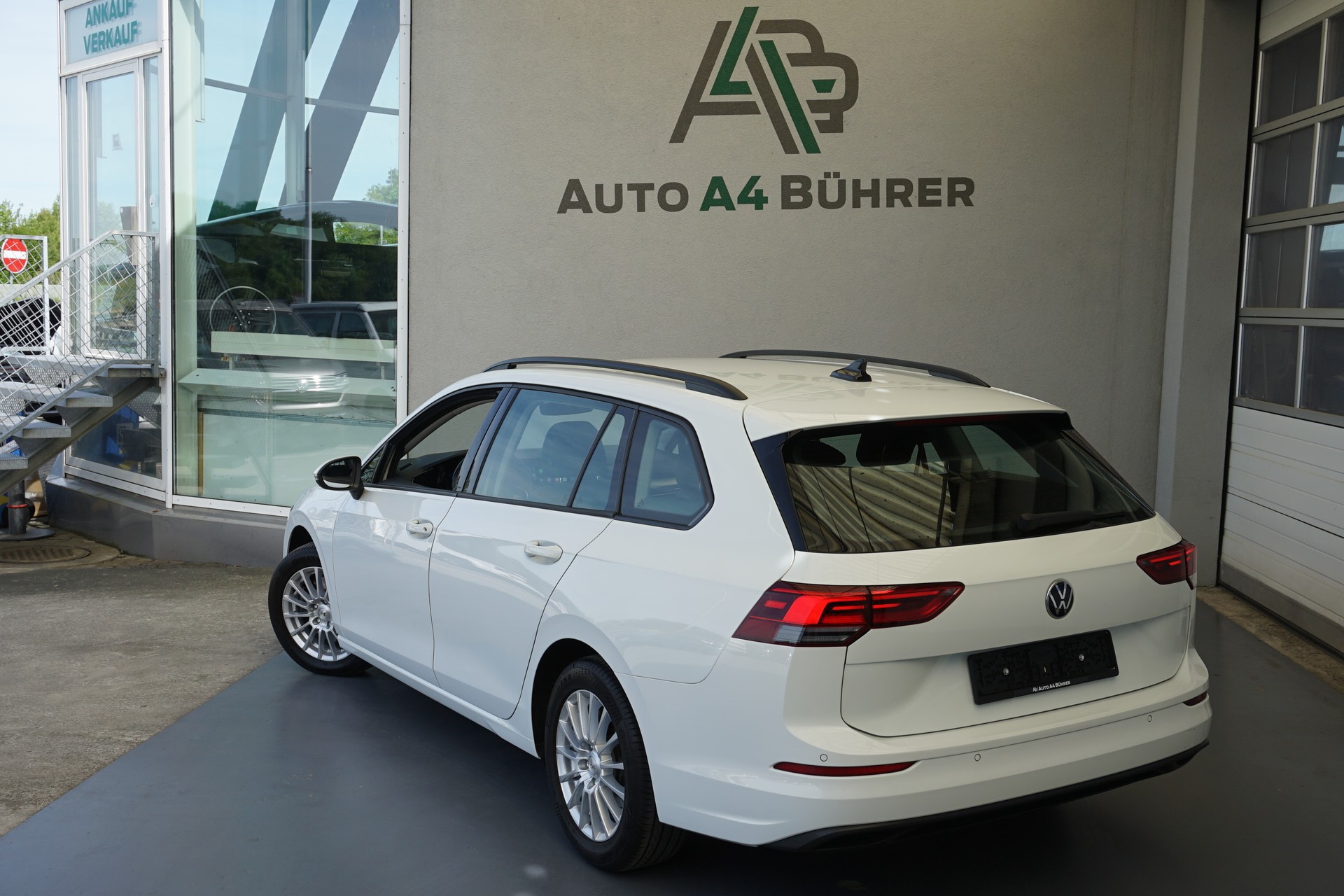 VW Golf 8 Variant 2.0 TDI Life DSG-Automat mit Abstandsregeltempomat "aus erster Hand+CH-Auto"-image-5