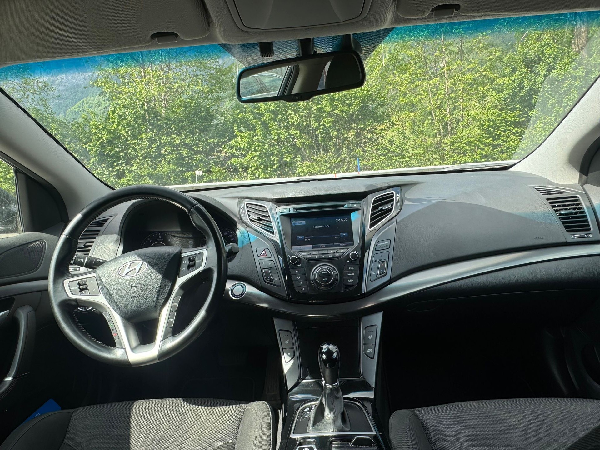 HYUNDAI i40 Wagon 1.7 CRDI Amplia Automatic-image-10