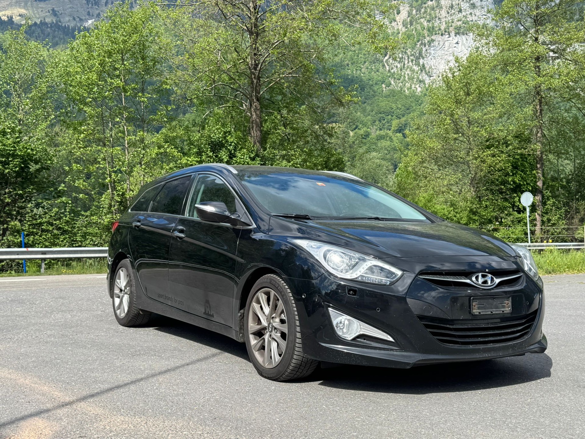 HYUNDAI i40 Wagon 1.7 CRDI Amplia Automatic-image-1