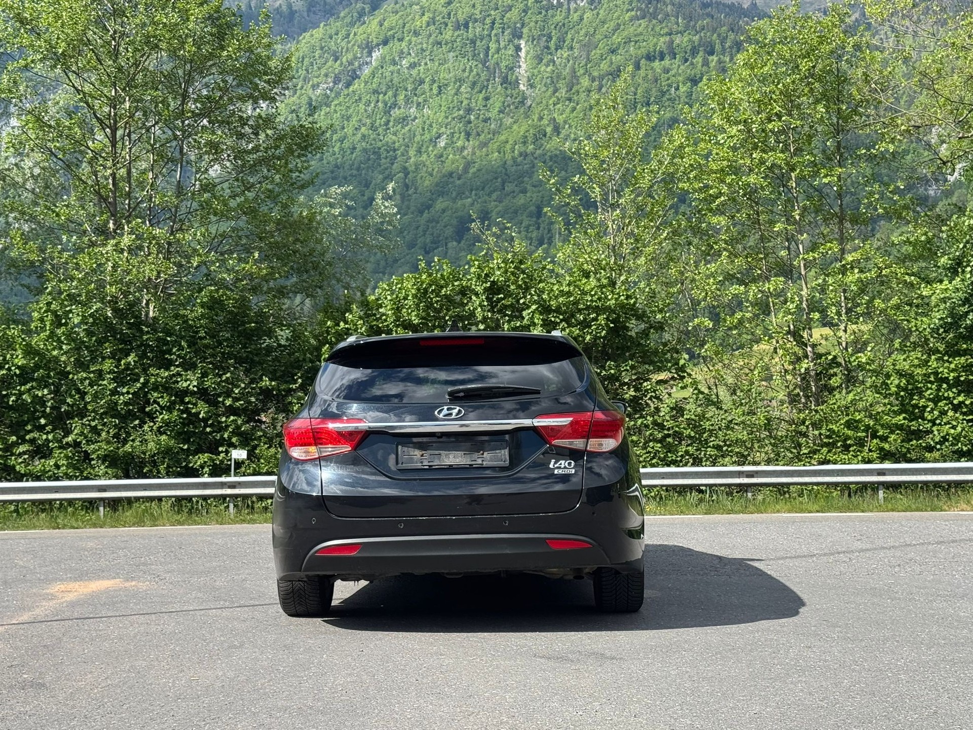 HYUNDAI i40 Wagon 1.7 CRDI Amplia Automatic-image-9