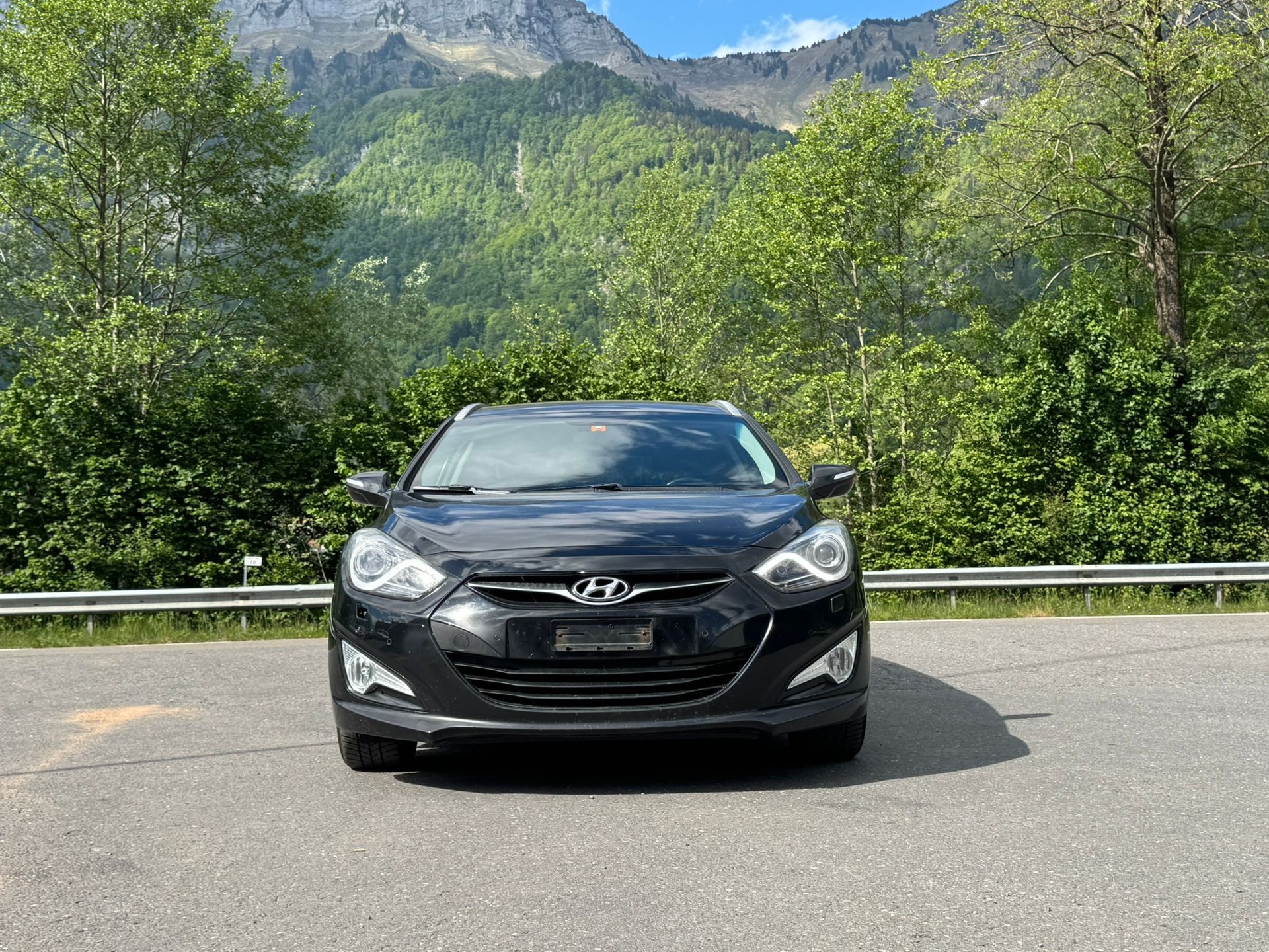 HYUNDAI i40 Wagon 1.7 CRDI Amplia Automatic-image-3