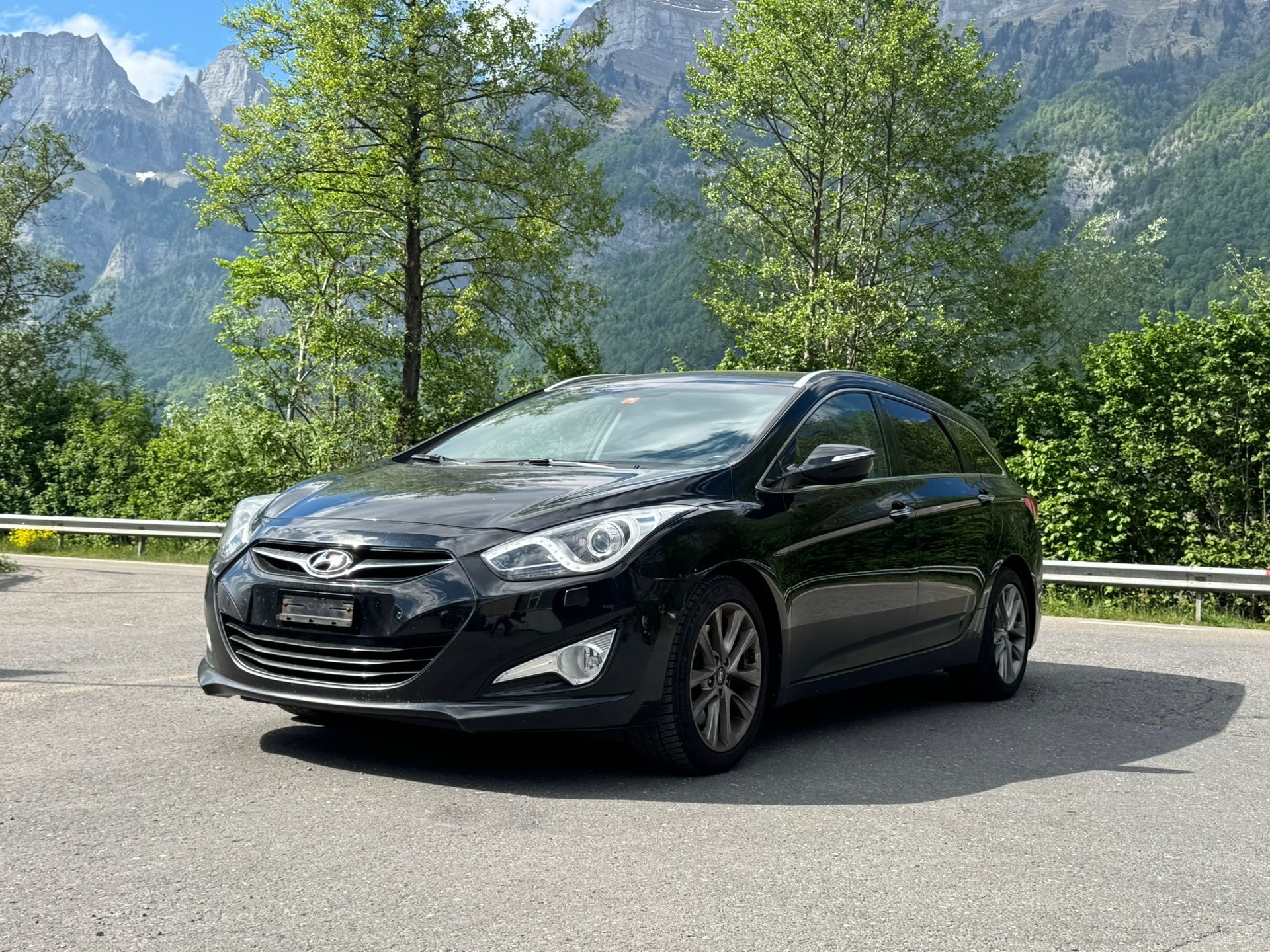 HYUNDAI i40 Wagon 1.7 CRDI Amplia Automatic-image-0