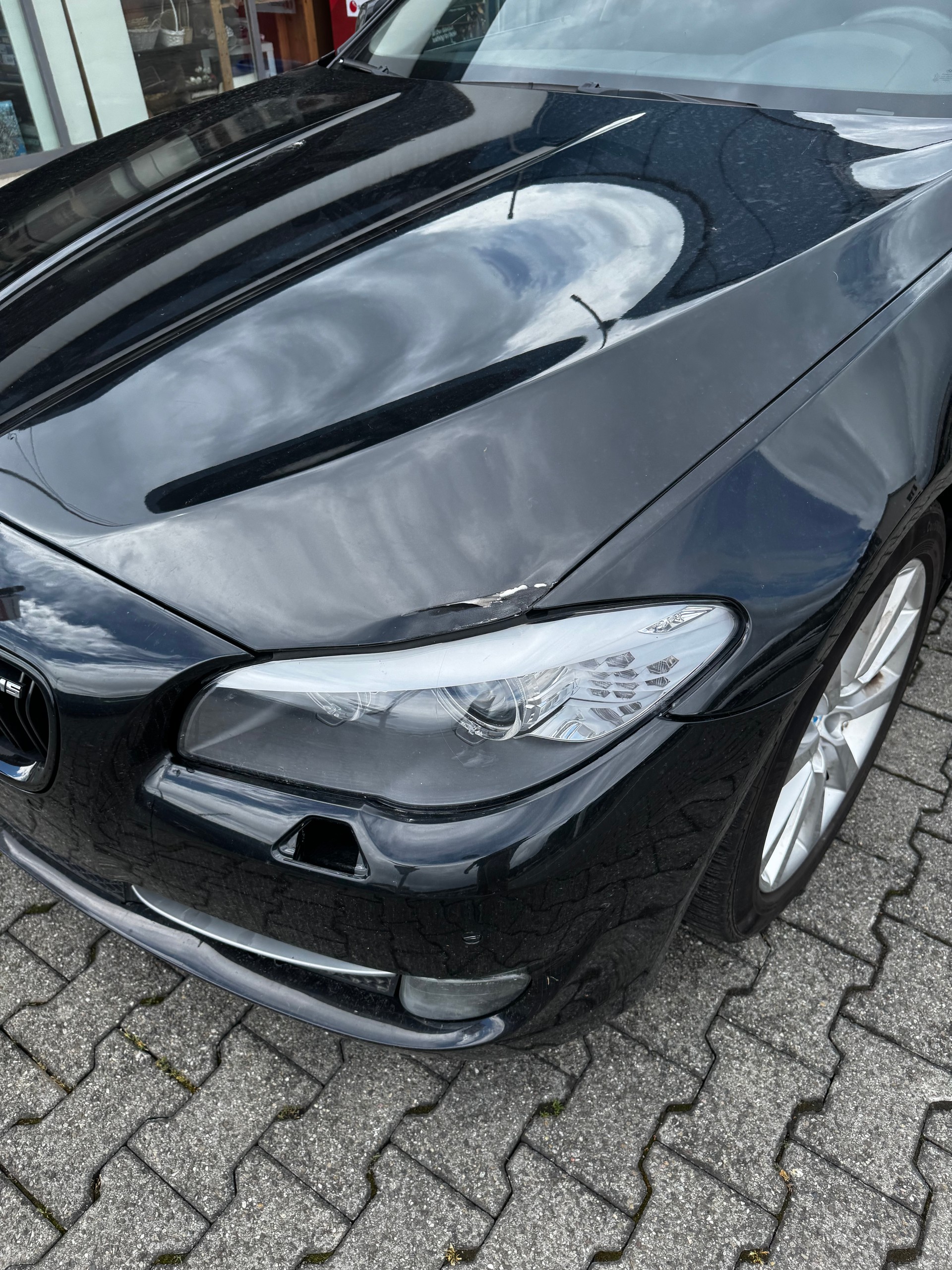 BMW 523i-image-6