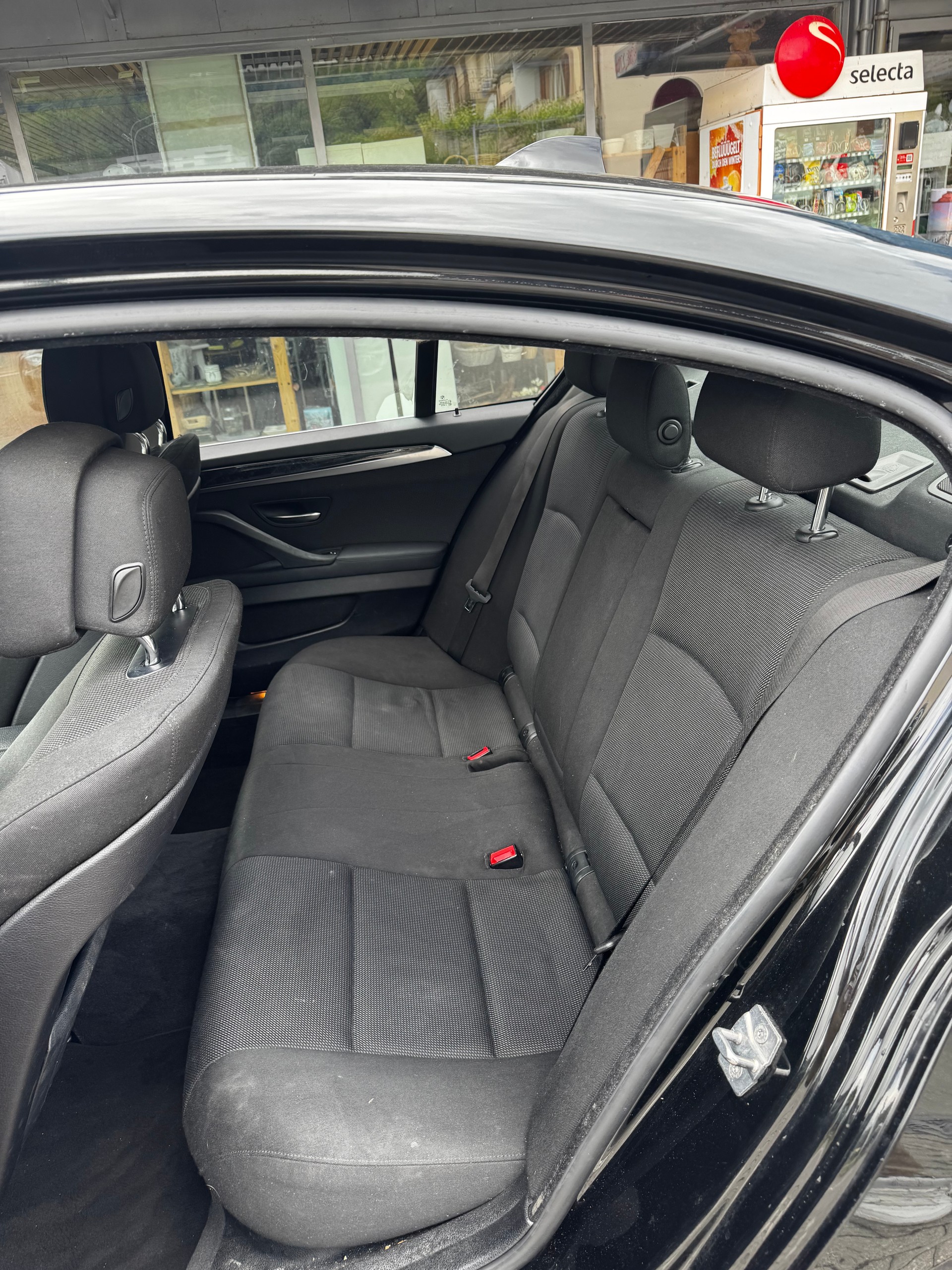BMW 523i-image-5