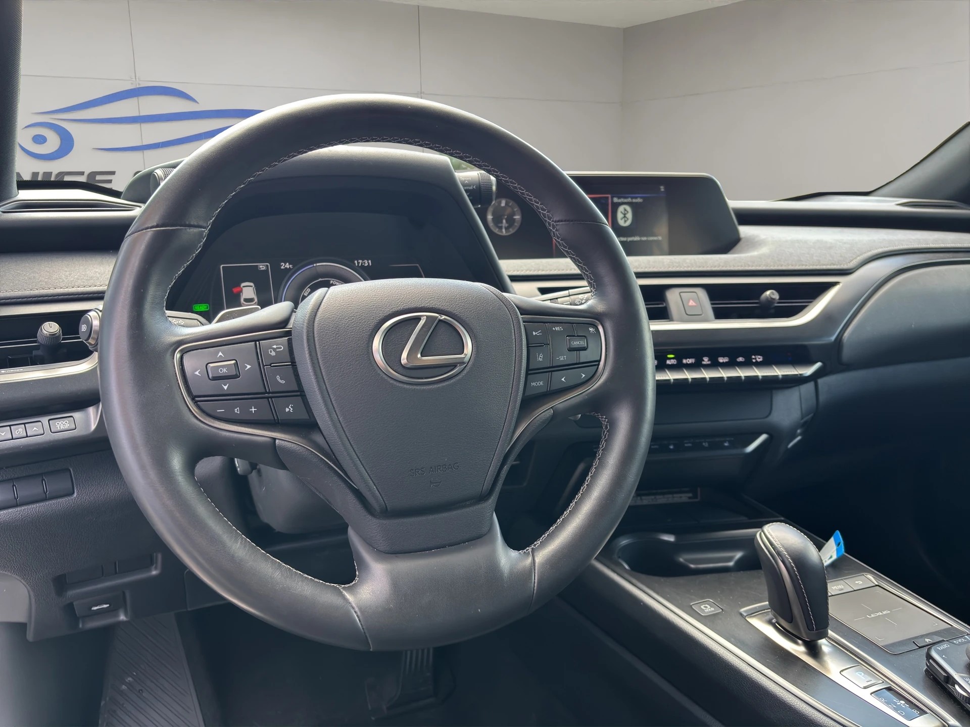 LEXUS UX 300e Excellence Automatic-image-9