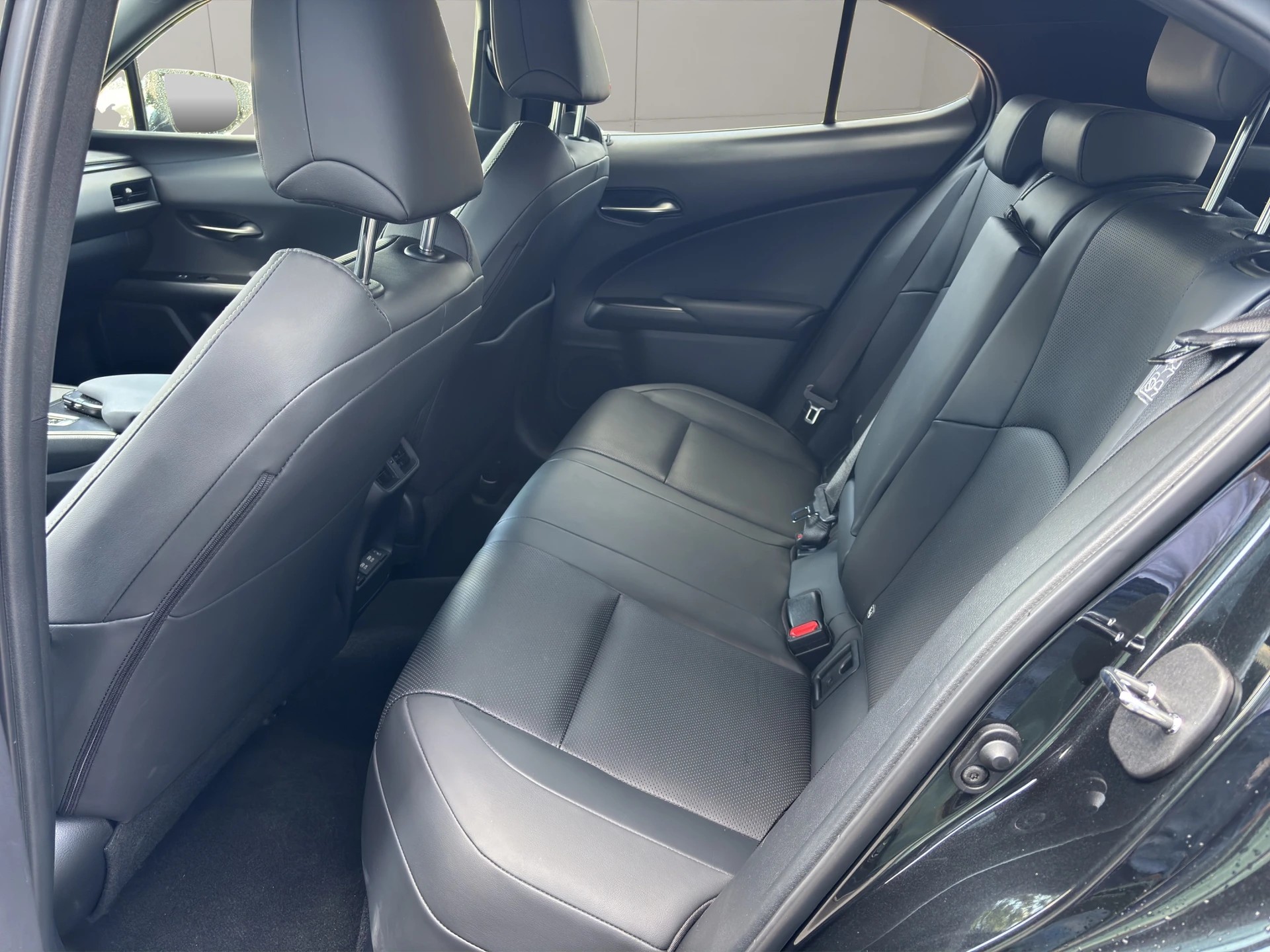 LEXUS UX 300e Excellence Automatic-image-22