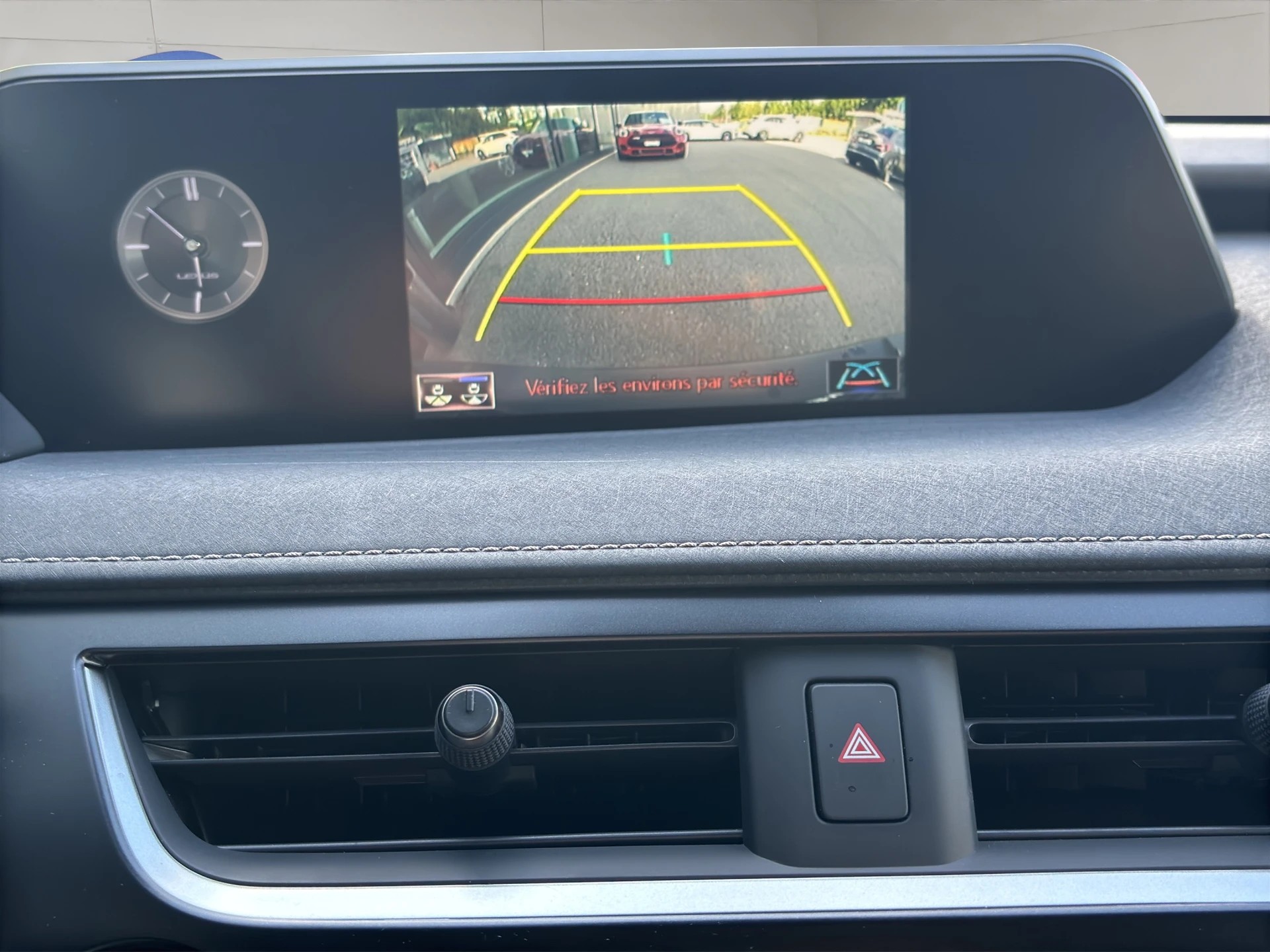 LEXUS UX 300e Excellence Automatic-image-11