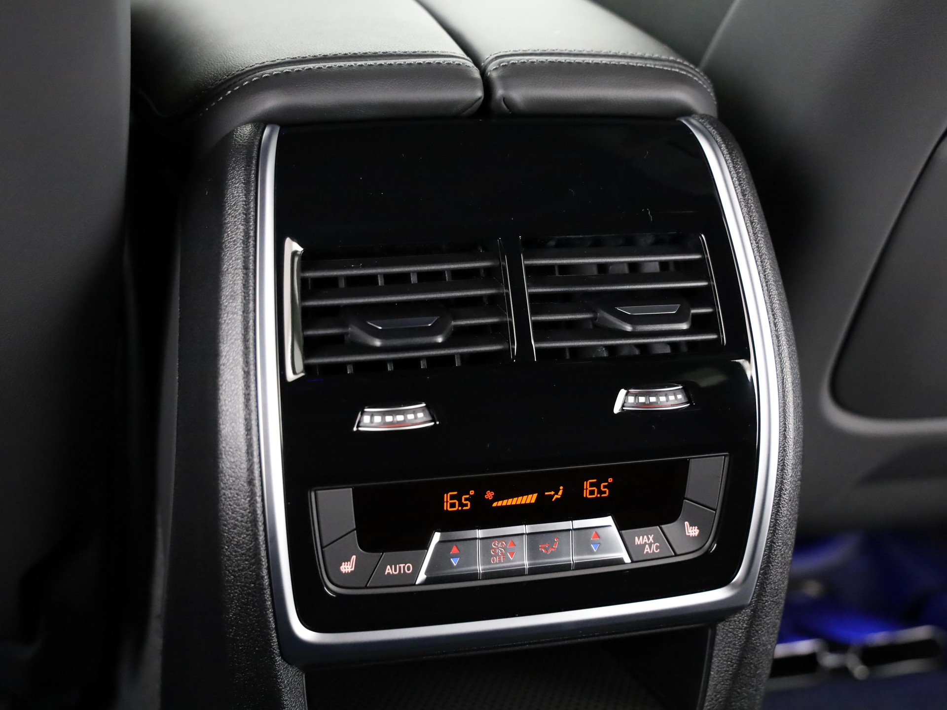 BMW XM Label Plug-in Hybrid-image-15