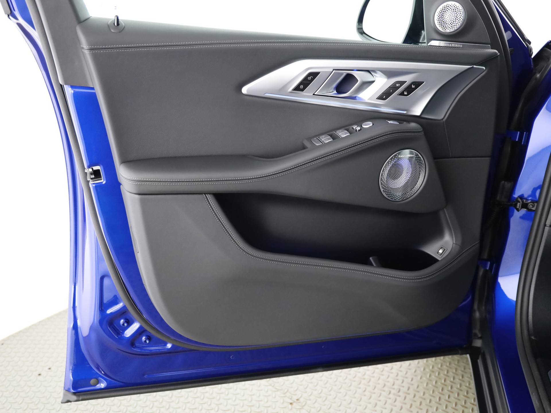 BMW XM Label Plug-in Hybrid-image-9