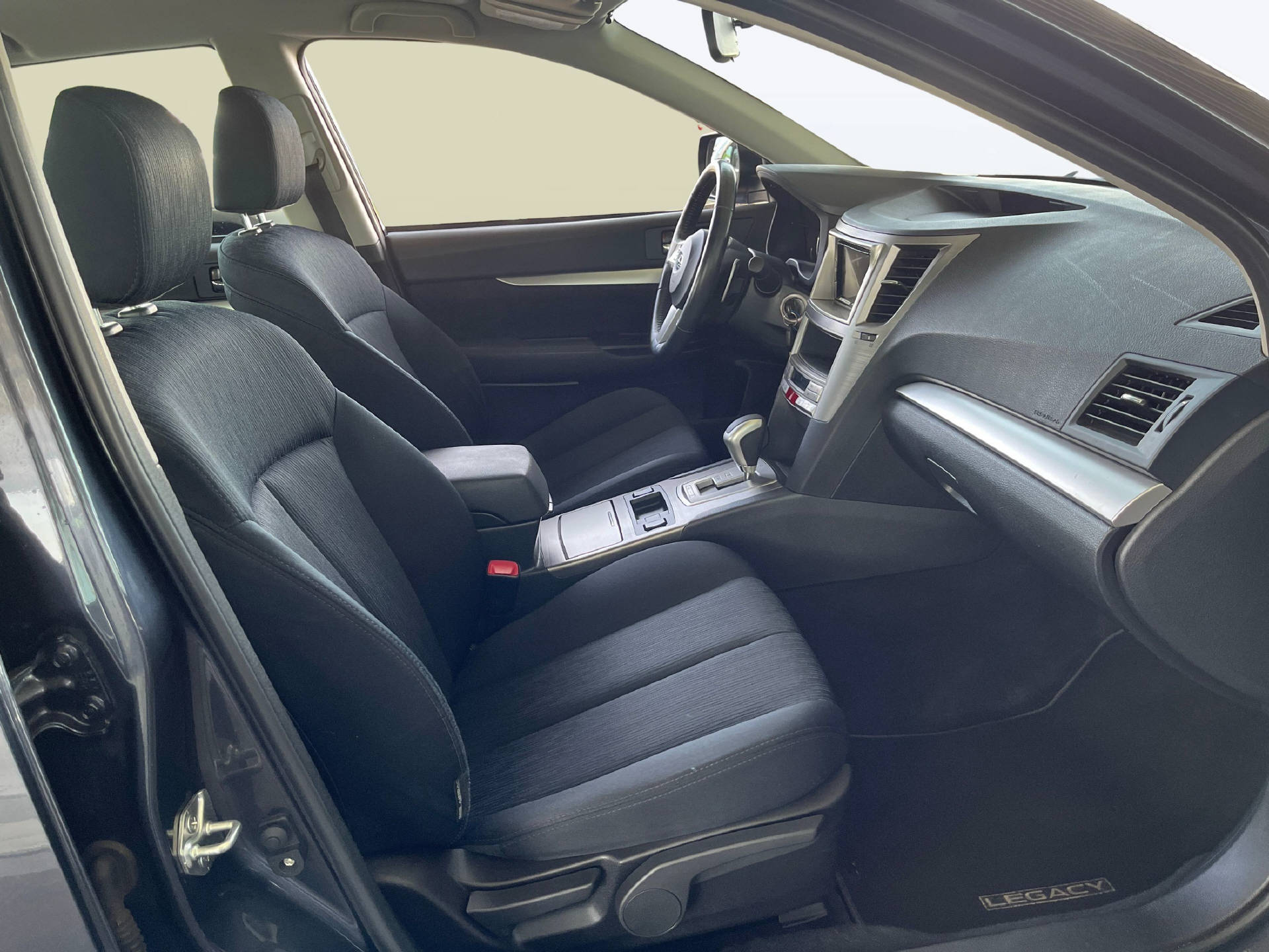 SUBARU Legacy Station 2.0i Swiss Special-image-10