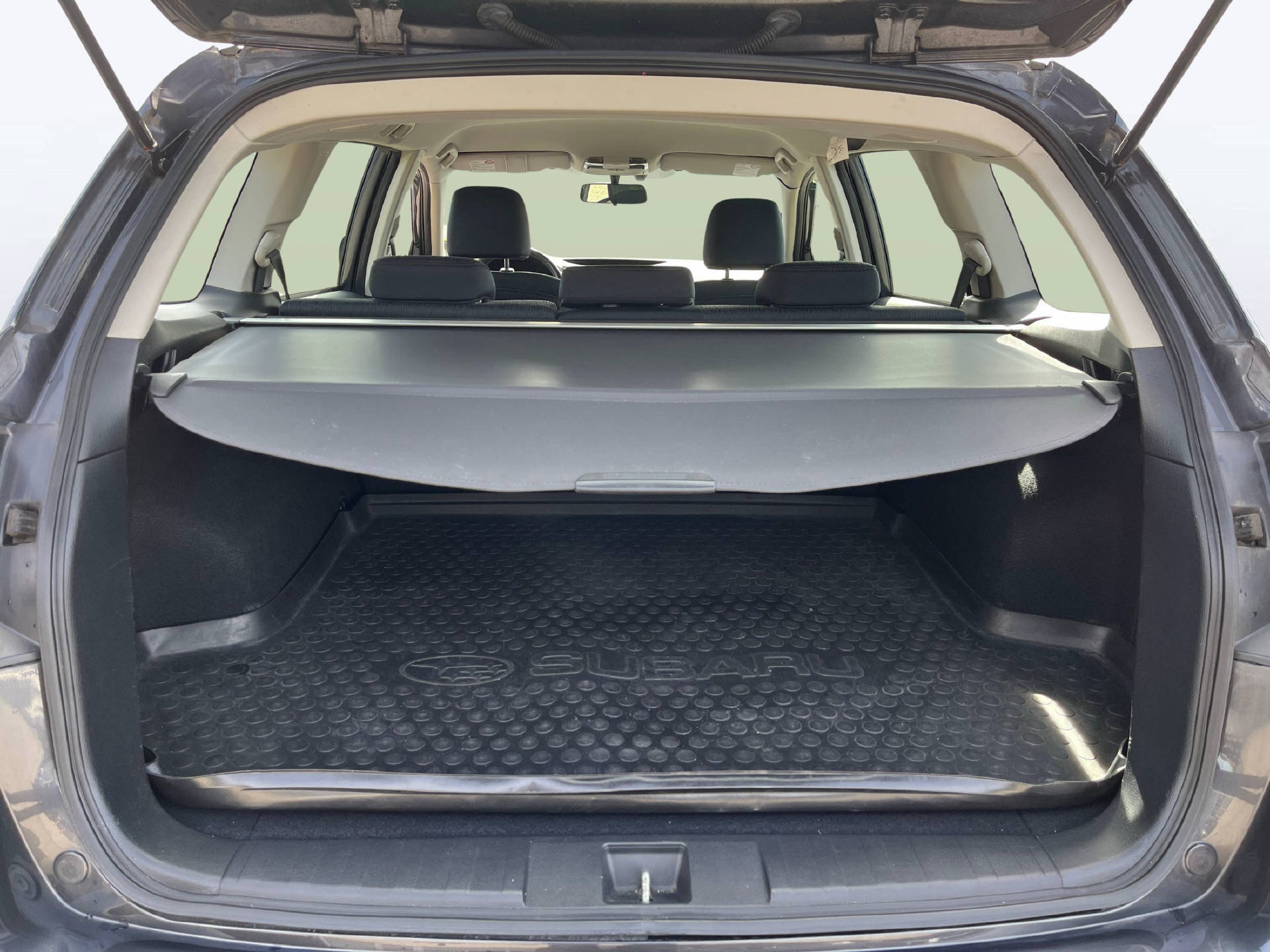 SUBARU Legacy Station 2.0i Swiss Special-image-8