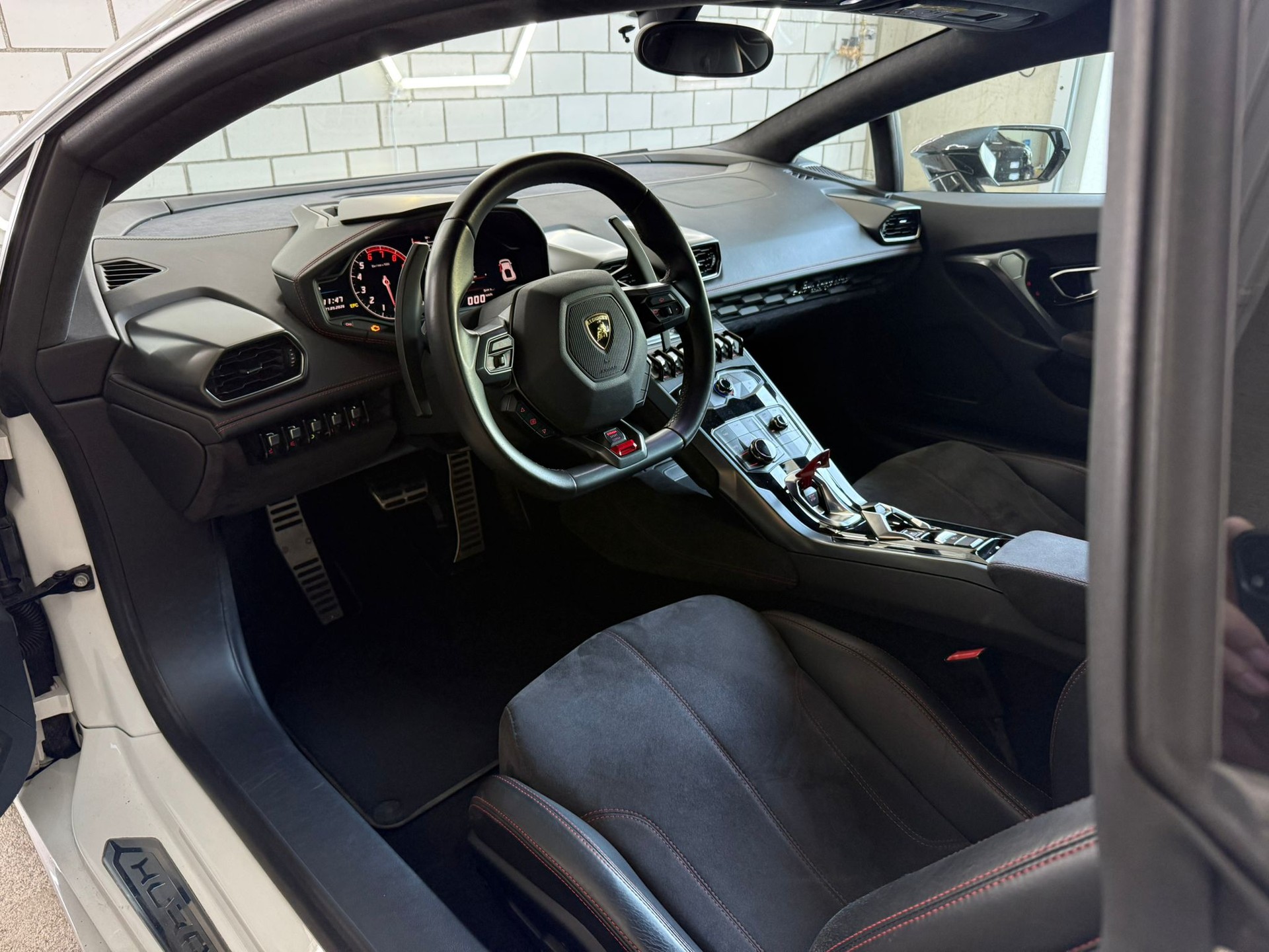 LAMBORGHINI Huracan LP610-4 Coupé DCT CH-Fahrzeug-image-6