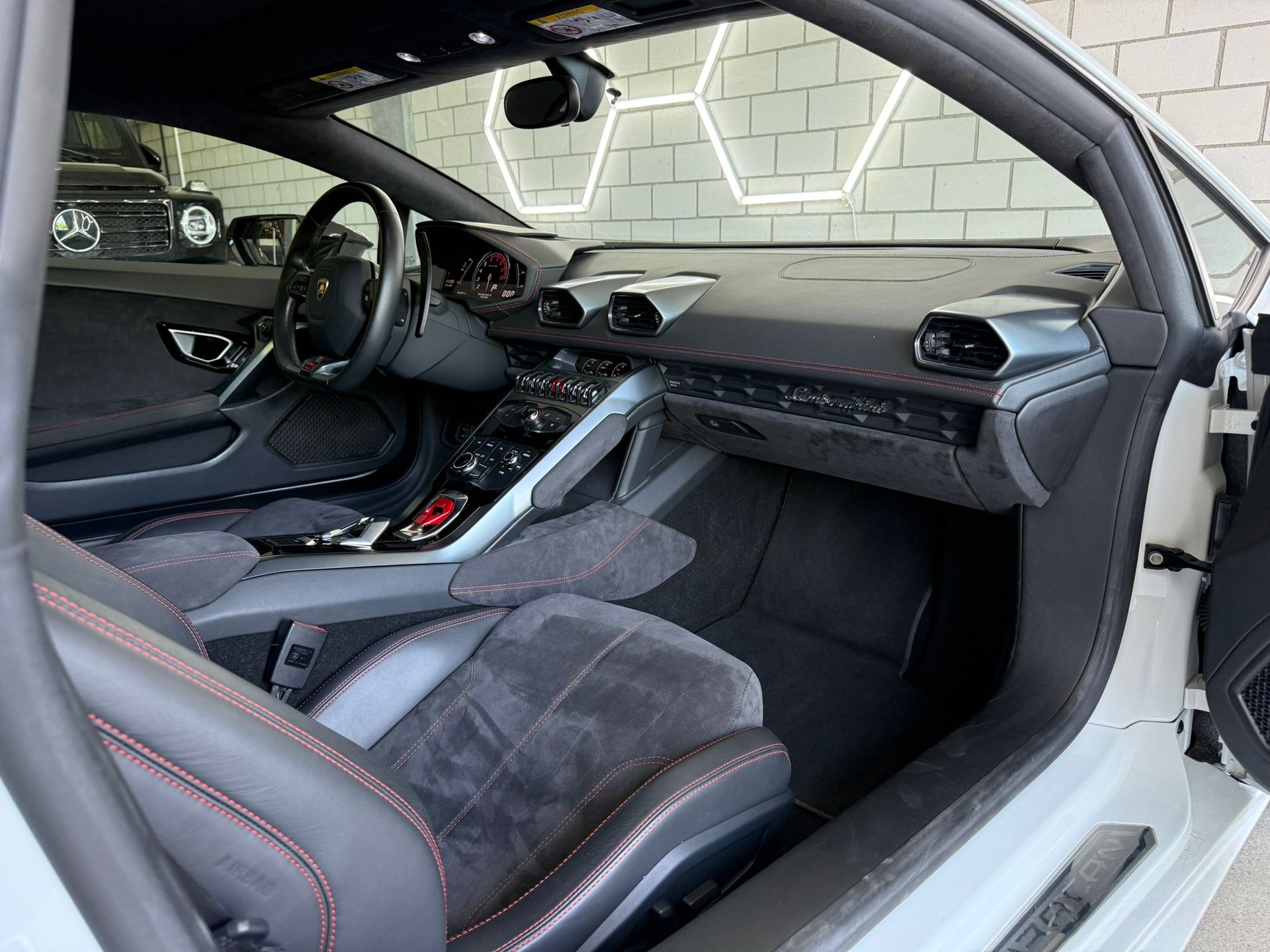LAMBORGHINI Huracan LP610-4 Coupé DCT CH-Fahrzeug-image-7