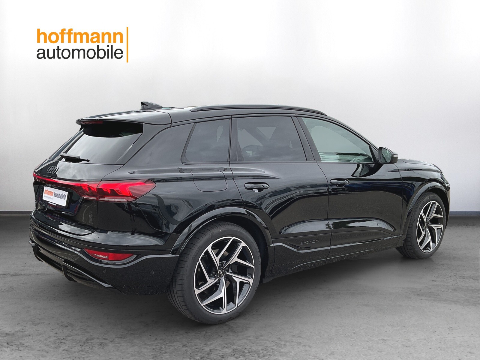 AUDI SQ6 e-tron quattro-showroom-element-3