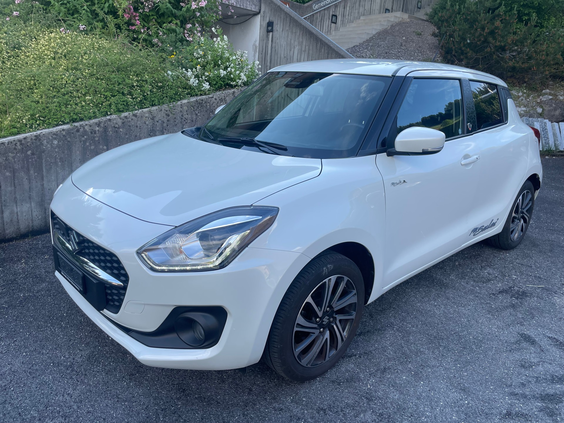 SUZUKI Swift 1.2i Piz Sulai Top Hybrid Allgrip 4x4-image-1