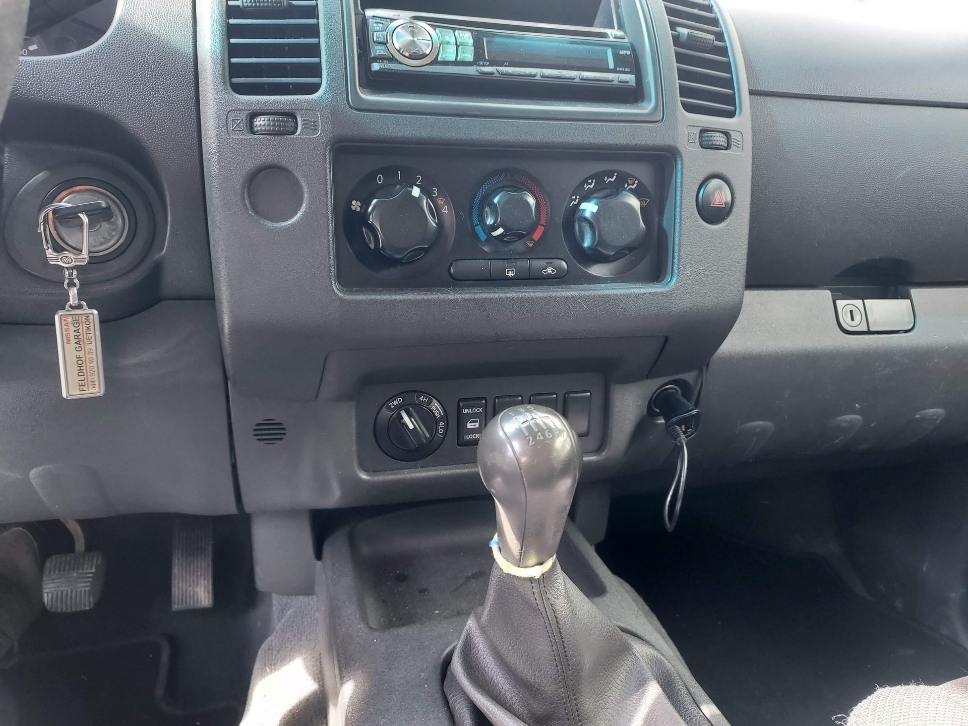 NISSAN NAVARA-image-9