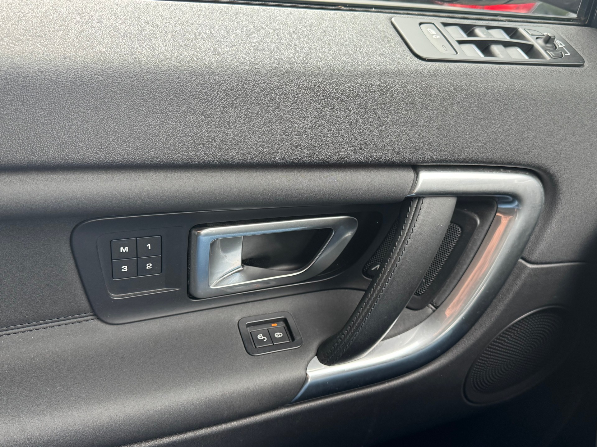LAND ROVER Discovery Sport 2.0 TD4 HSE AT9-image-13