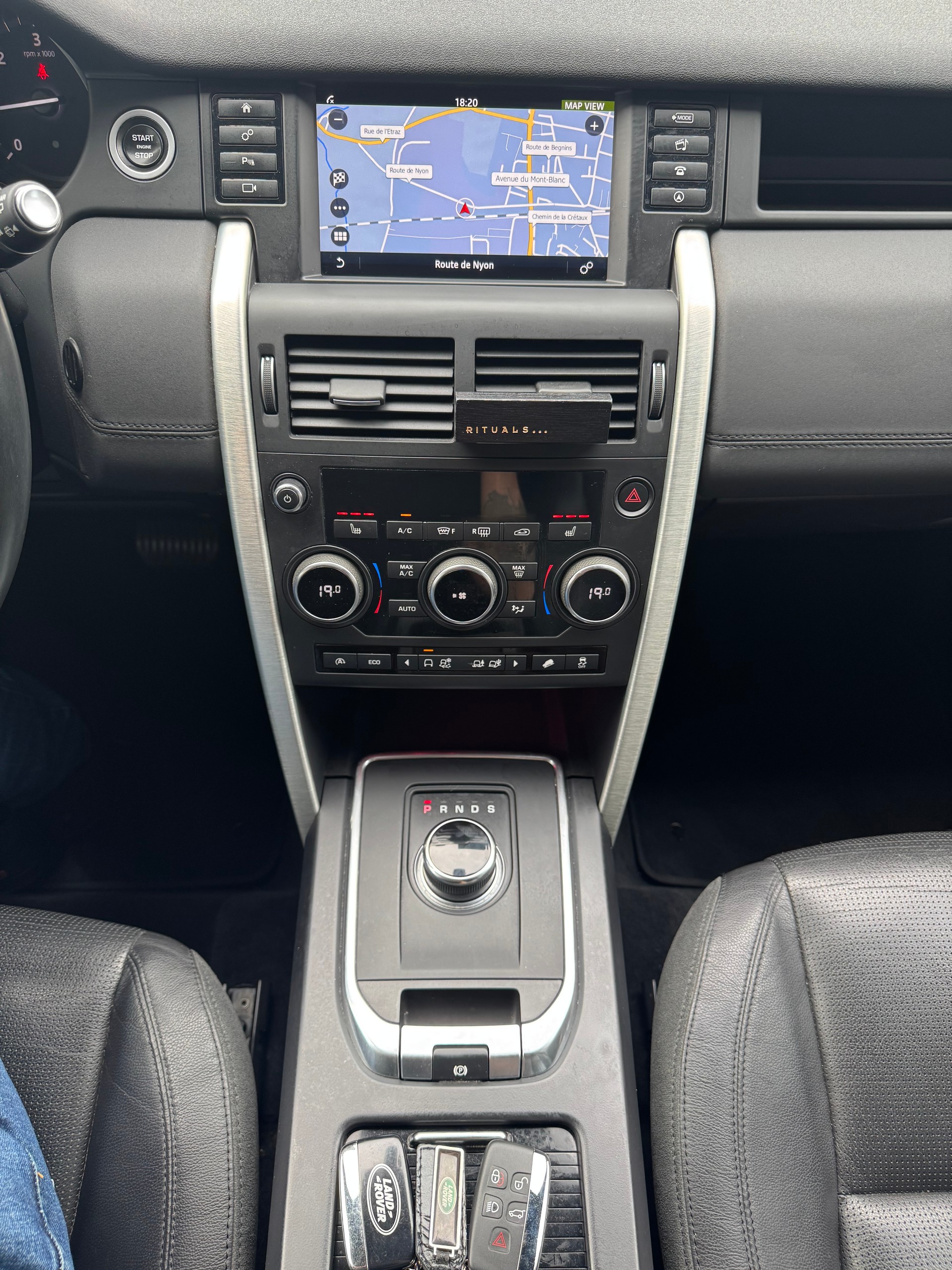 LAND ROVER Discovery Sport 2.0 TD4 HSE AT9-image-11