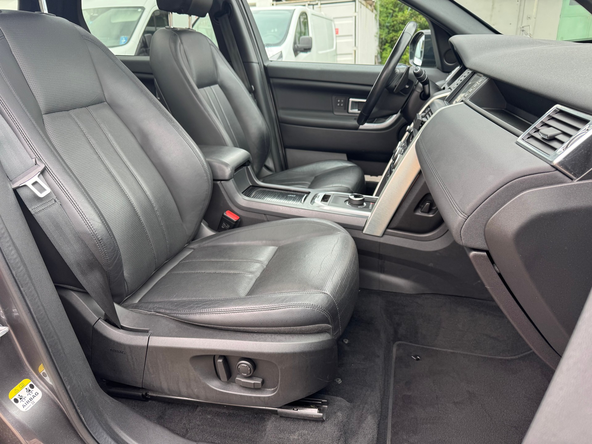 LAND ROVER Discovery Sport 2.0 TD4 HSE AT9-image-8