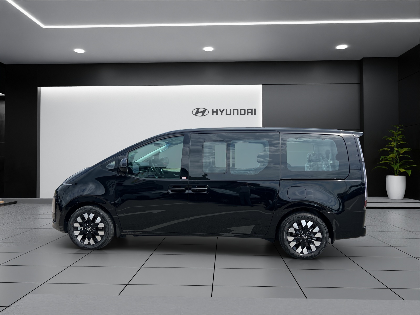 HYUNDAI Staria Premium 1.6 T-GDi HEV Amplia A-image-1