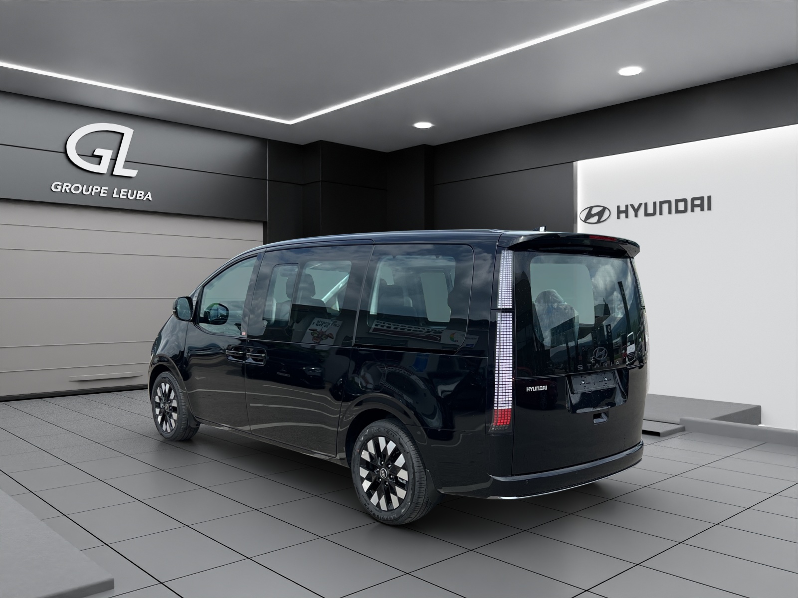 HYUNDAI Staria Premium 1.6 T-GDi HEV Amplia A-image-2