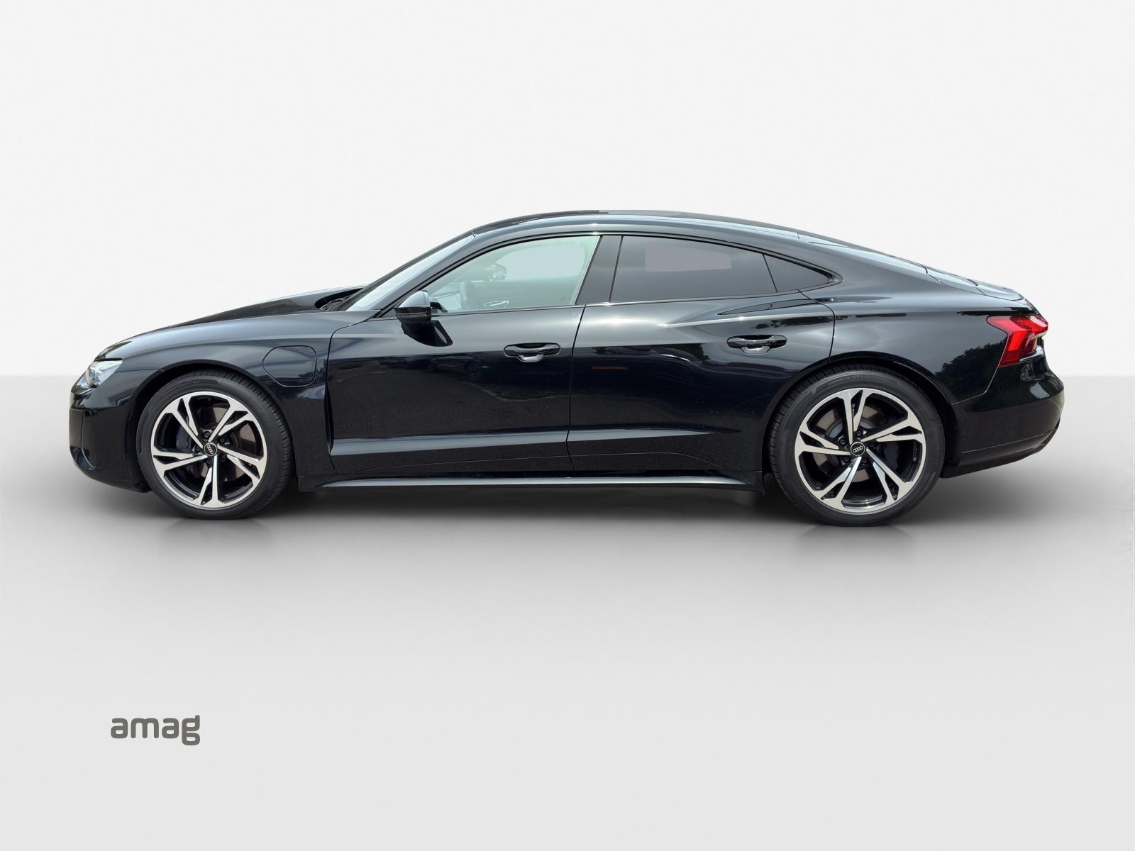 AUDI e-tron GT quattro-image-1