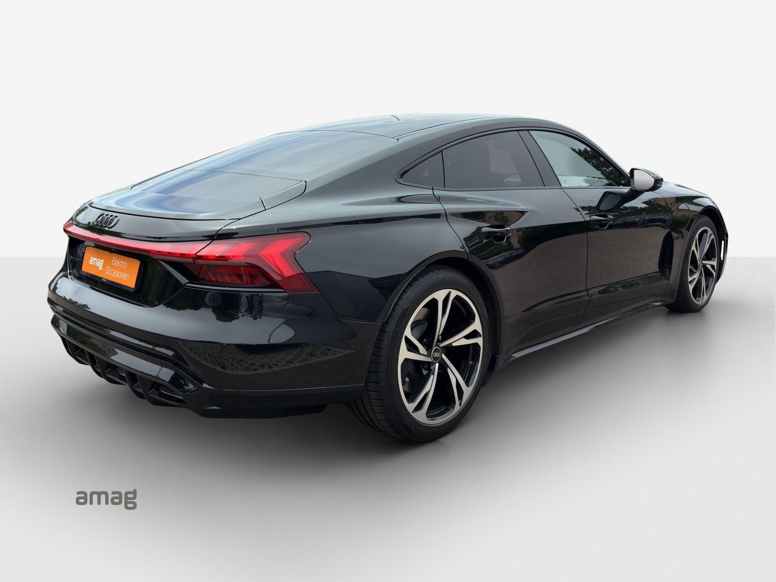AUDI e-tron GT quattro-image-4