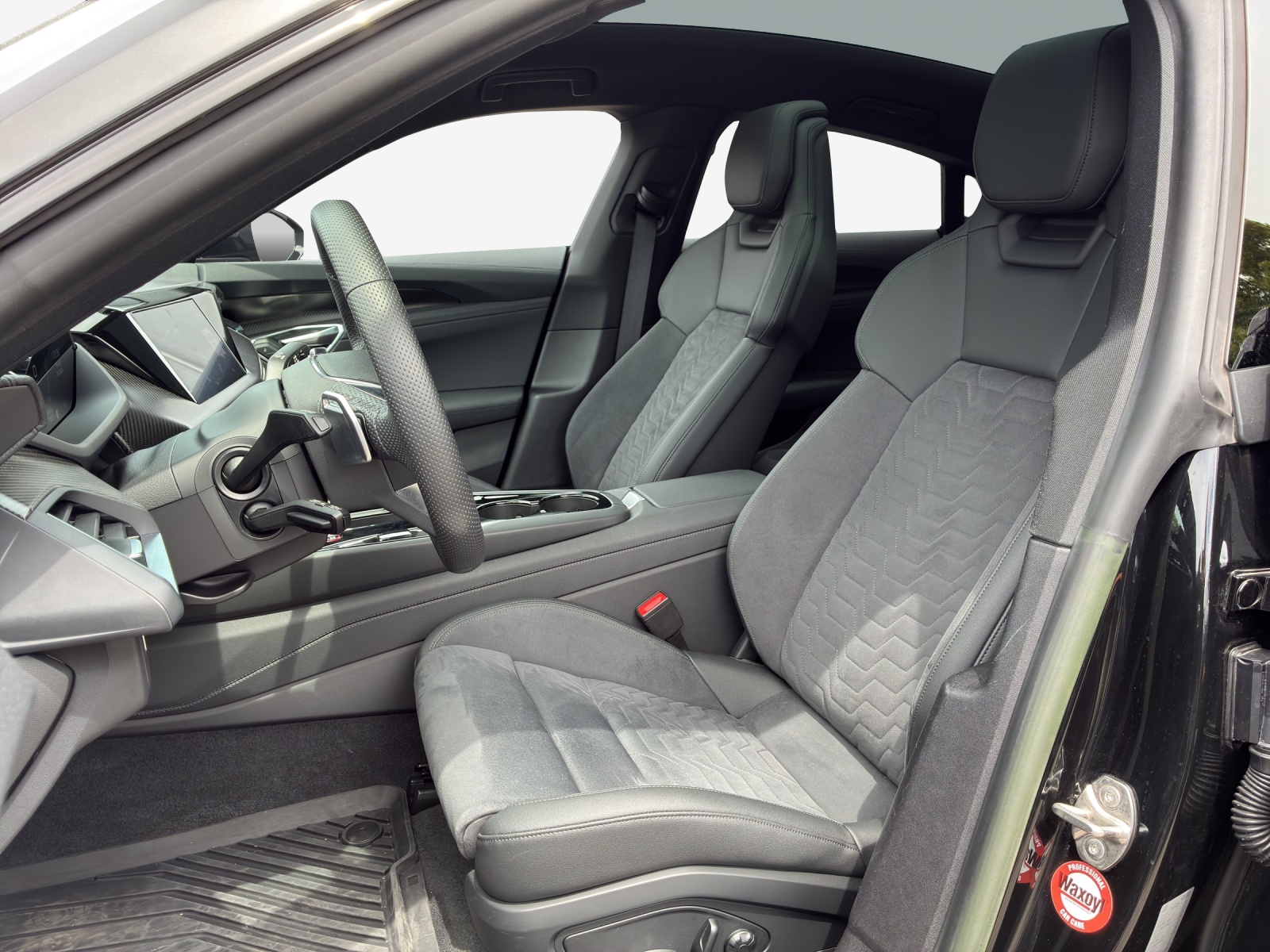 AUDI e-tron GT quattro-image-7