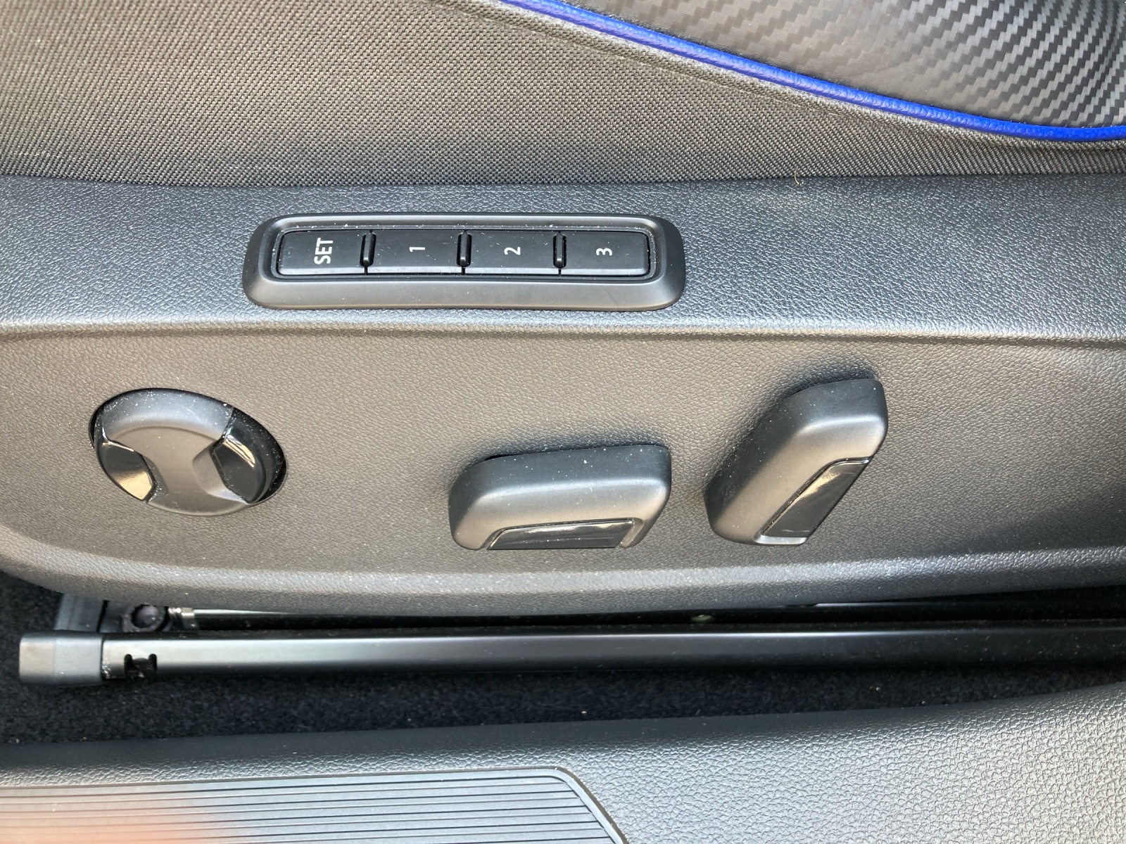 VW Golf 2.0 TSI R DSG 4Motion-image-12