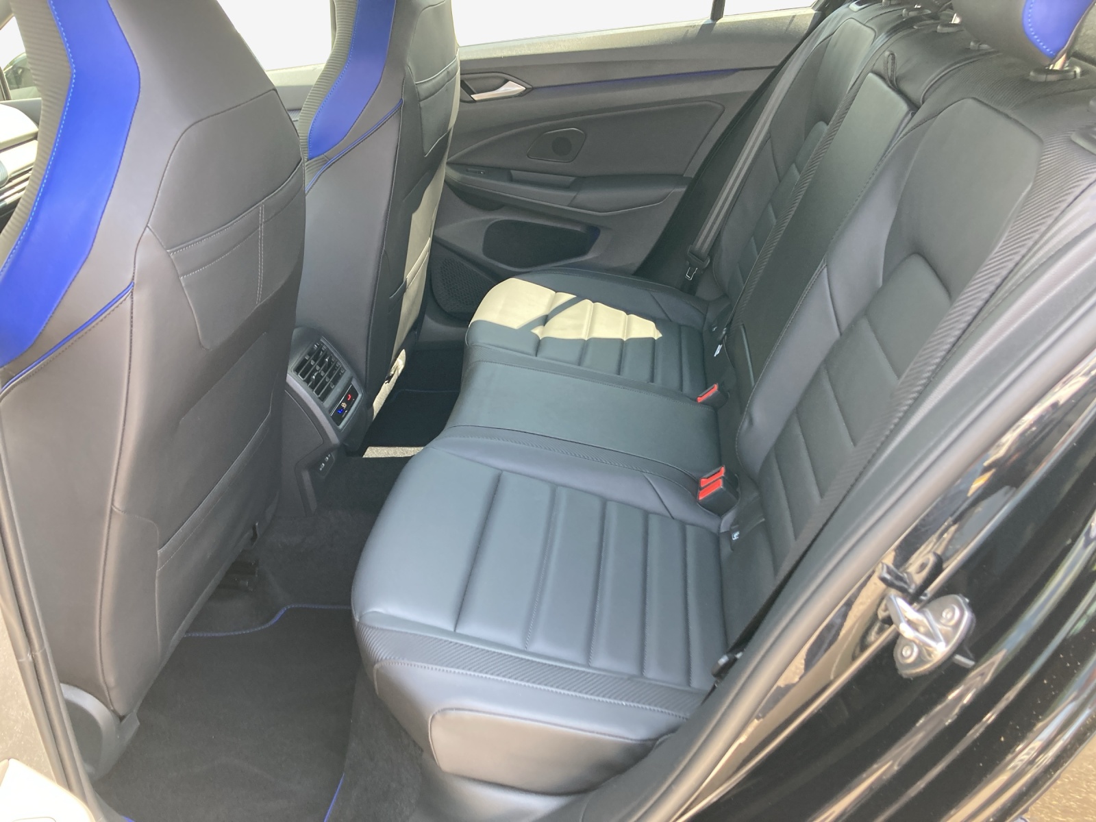 VW Golf 2.0 TSI R DSG 4Motion-image-10
