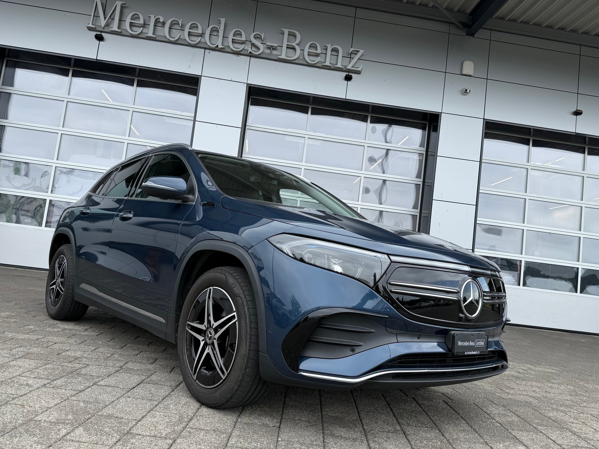 MERCEDES-BENZ EQA 300 AMG Line 4Matic