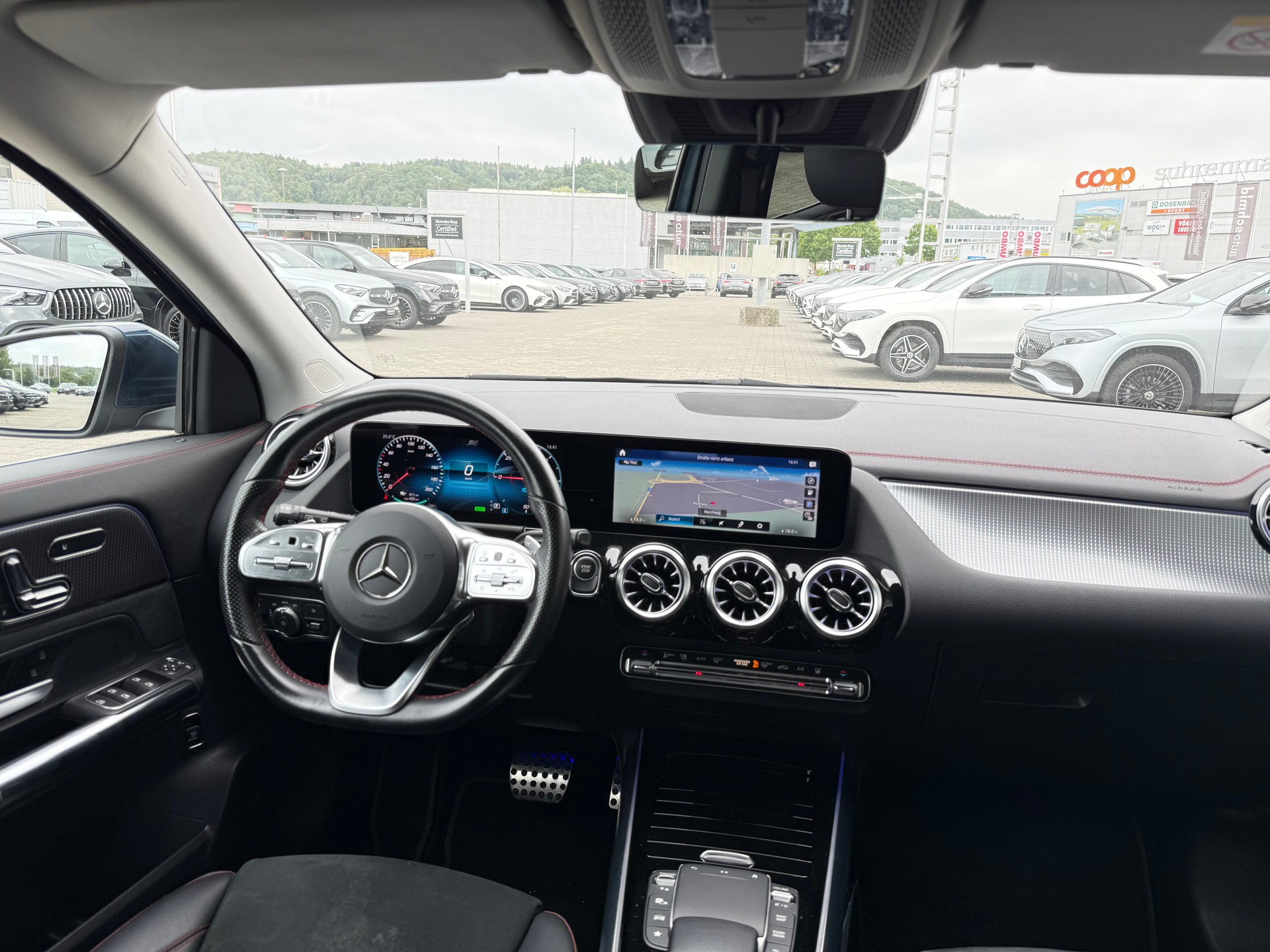 MERCEDES-BENZ EQA 300 AMG Line 4Matic-image-5