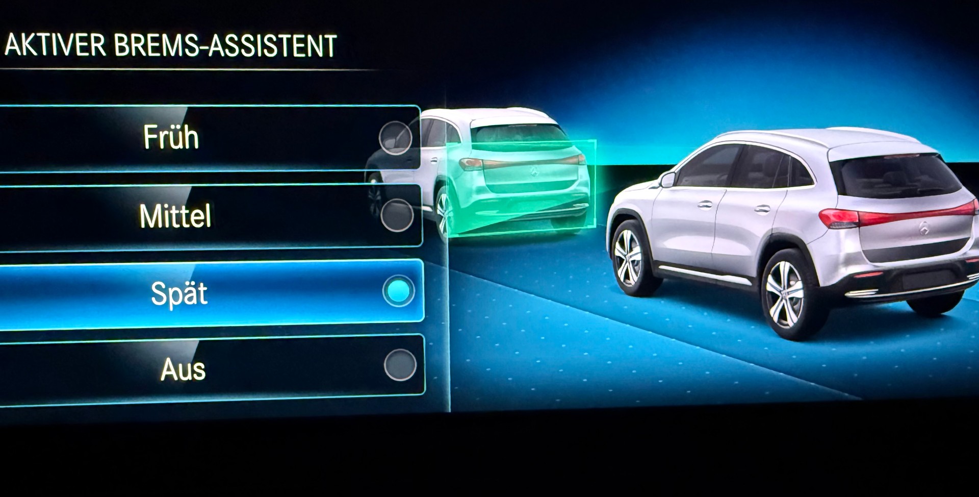 MERCEDES-BENZ EQA 300 AMG Line 4Matic-image-12