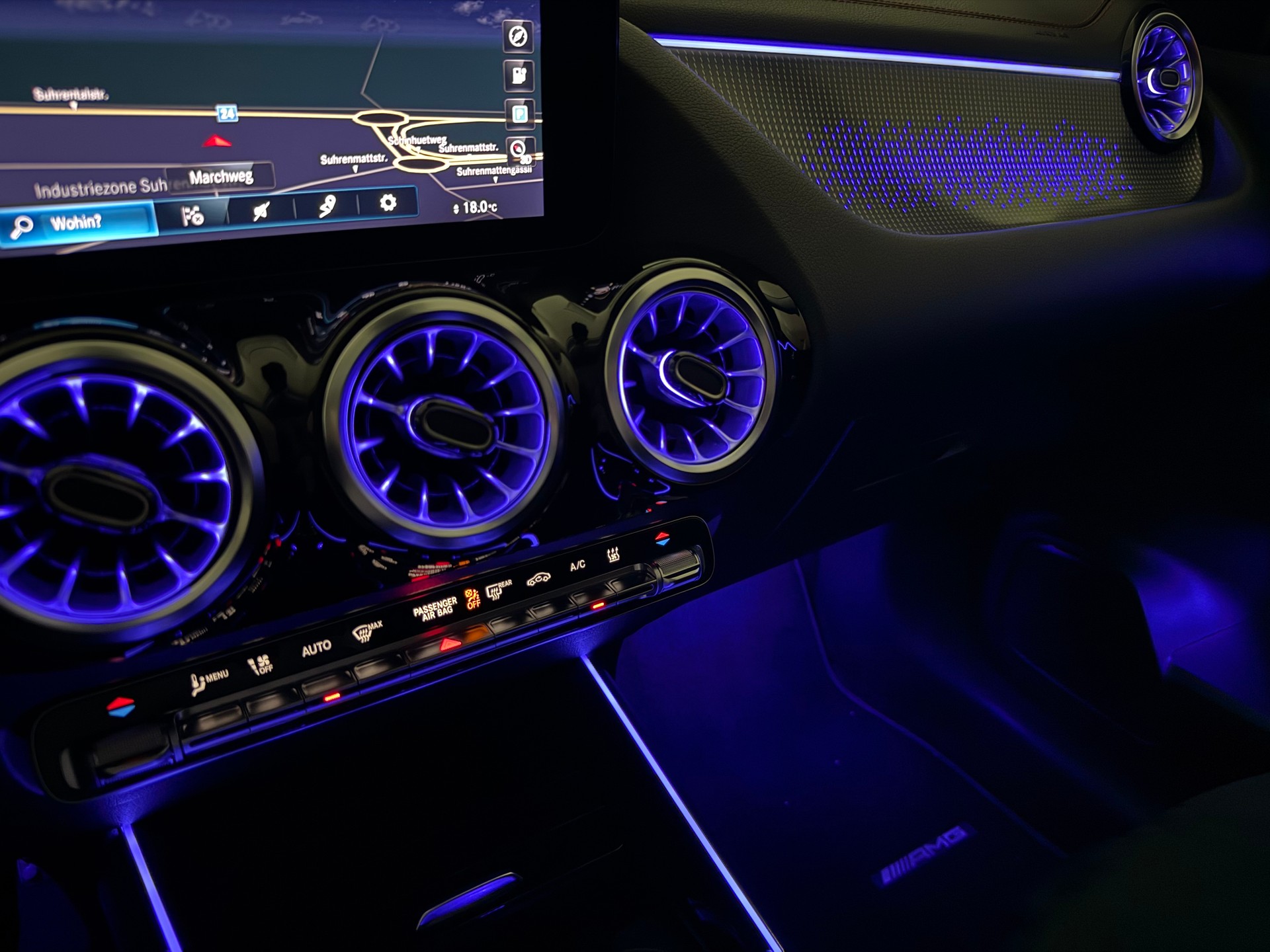 MERCEDES-BENZ EQA 300 AMG Line 4Matic-image-19
