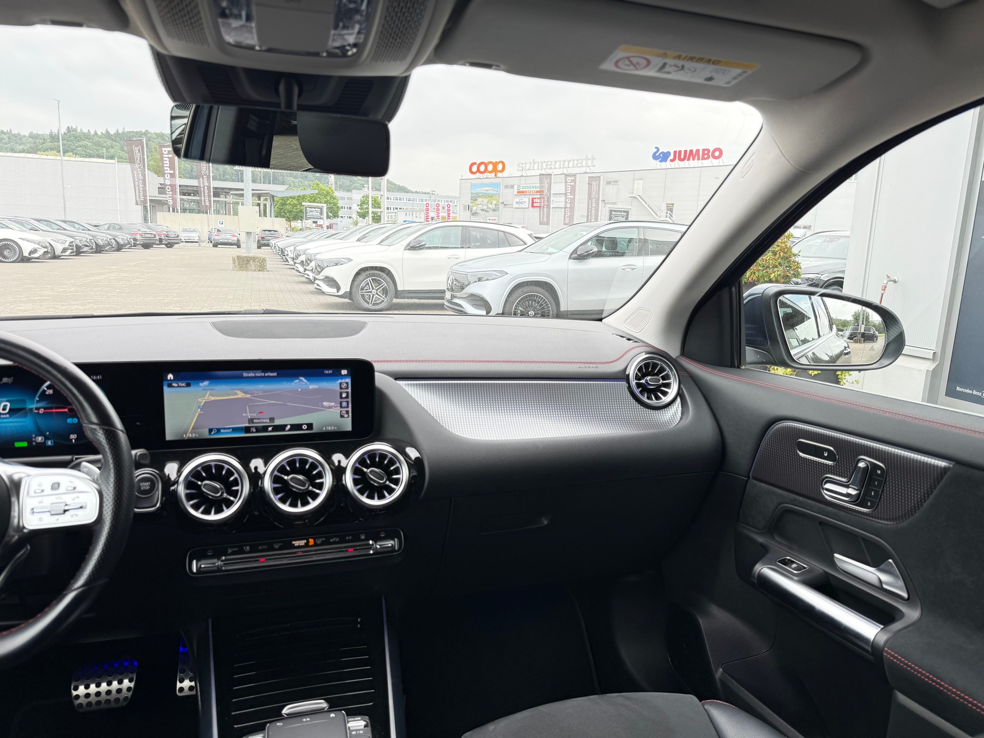 MERCEDES-BENZ EQA 300 AMG Line 4Matic-showroom-element-3