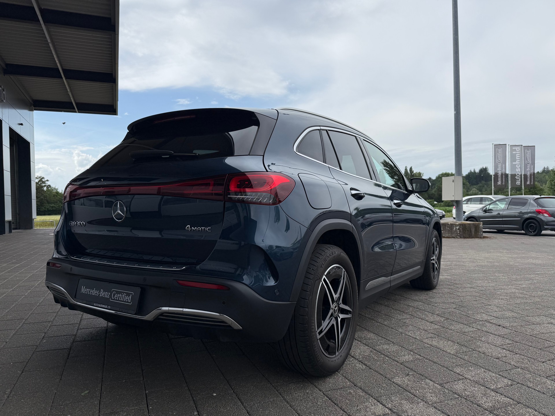MERCEDES-BENZ EQA 300 AMG Line 4Matic-showroom-element-1