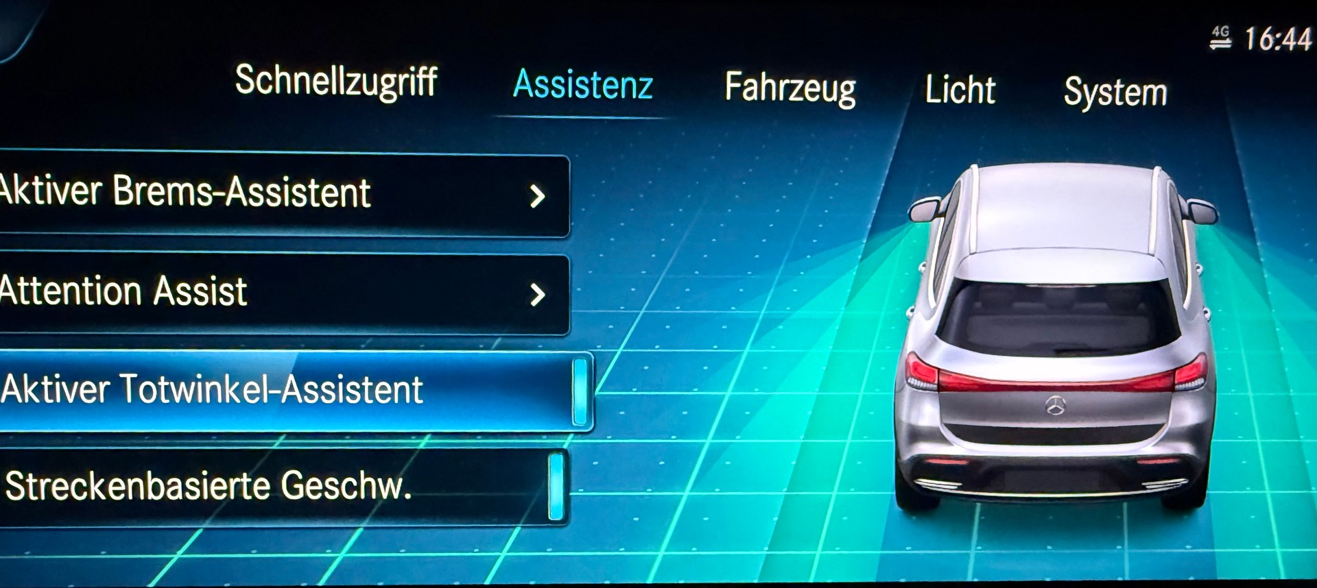 MERCEDES-BENZ EQA 300 AMG Line 4Matic-image-15