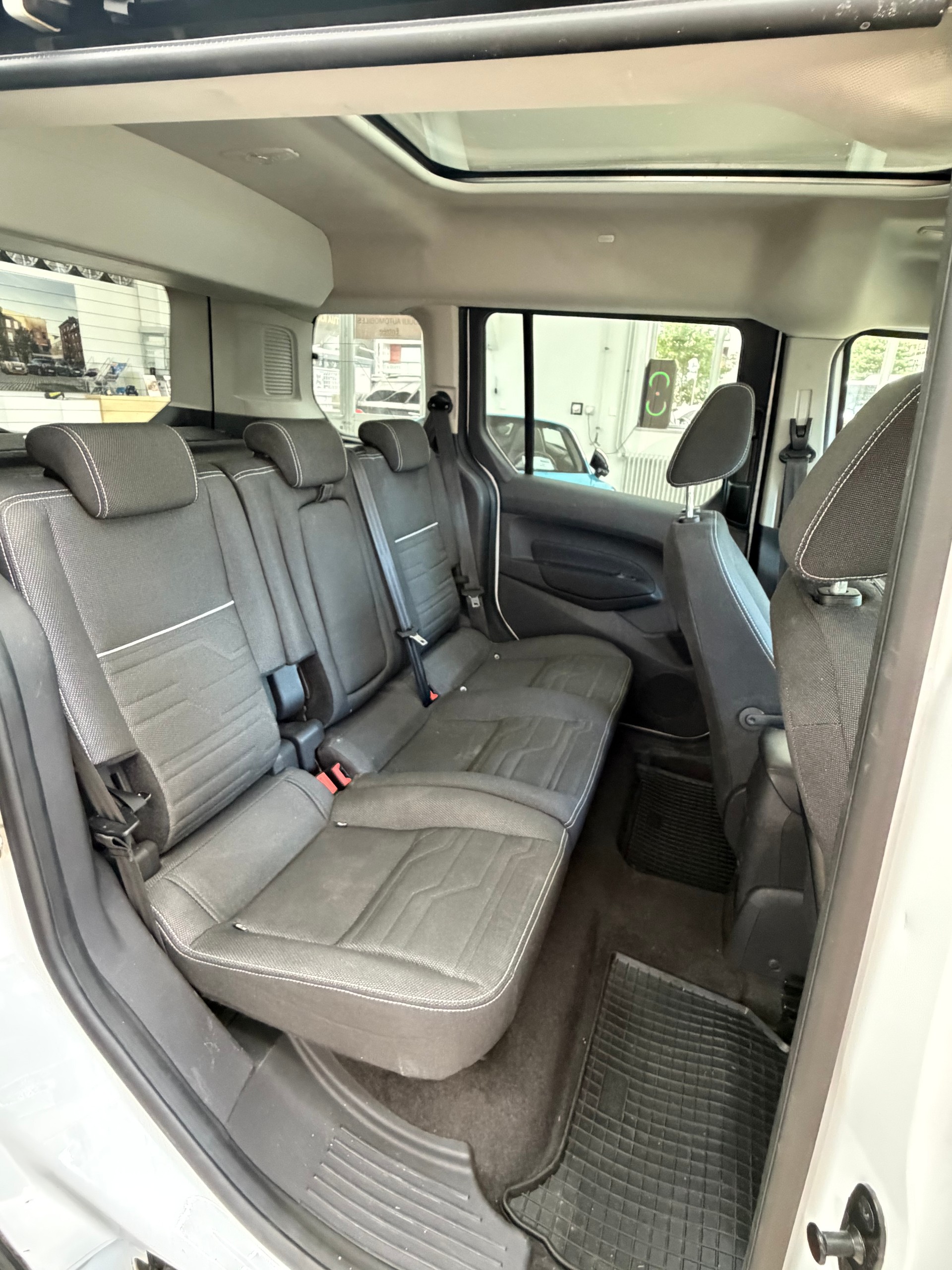 FORD Tourneo Connect 1.6 SCTi Titanium Automatic-image-8