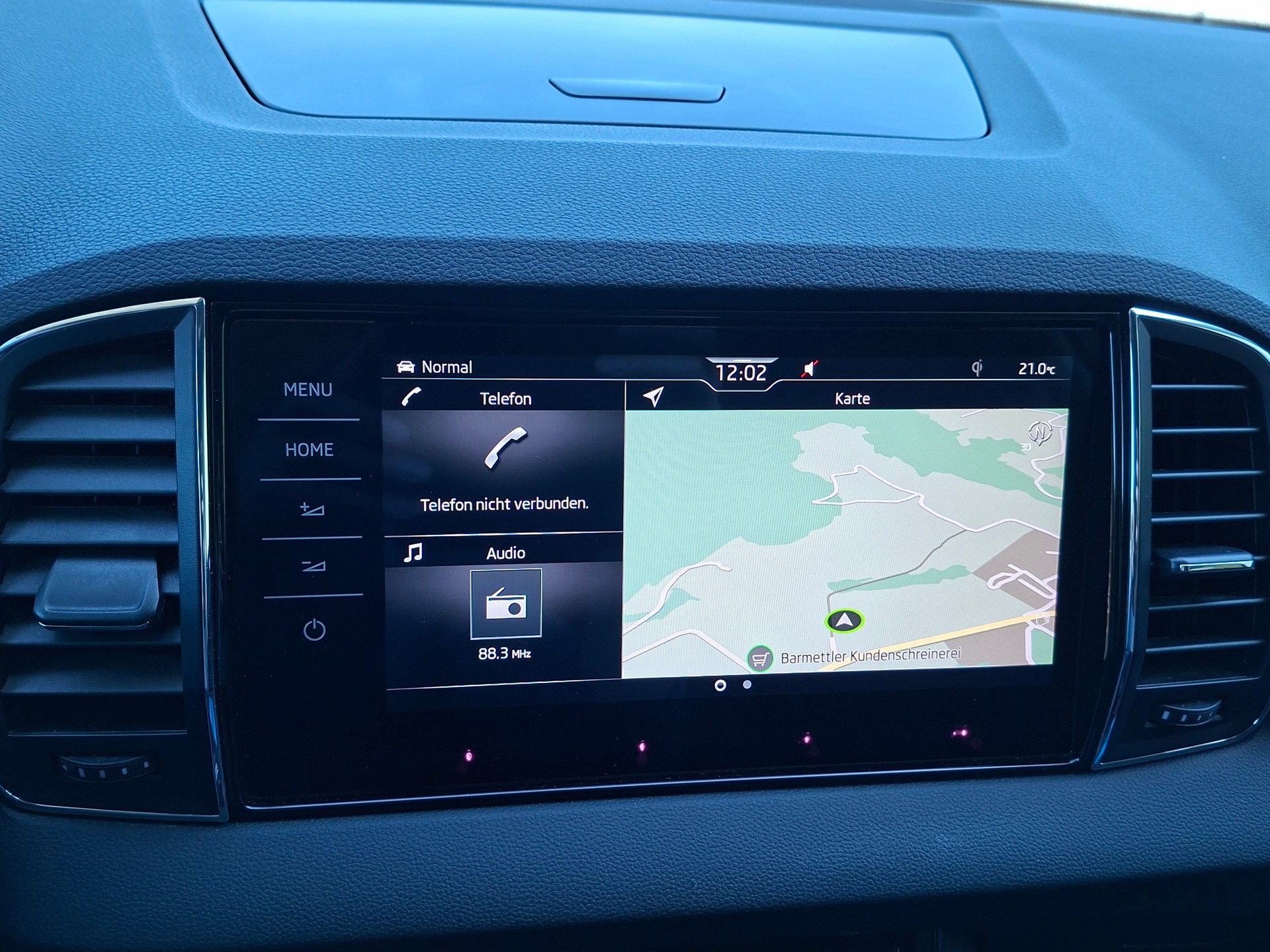 SKODA Karoq 2.0 TDI CR Style 4x4 DSG Anhängerkupplung+8-fach bereift*-image-13