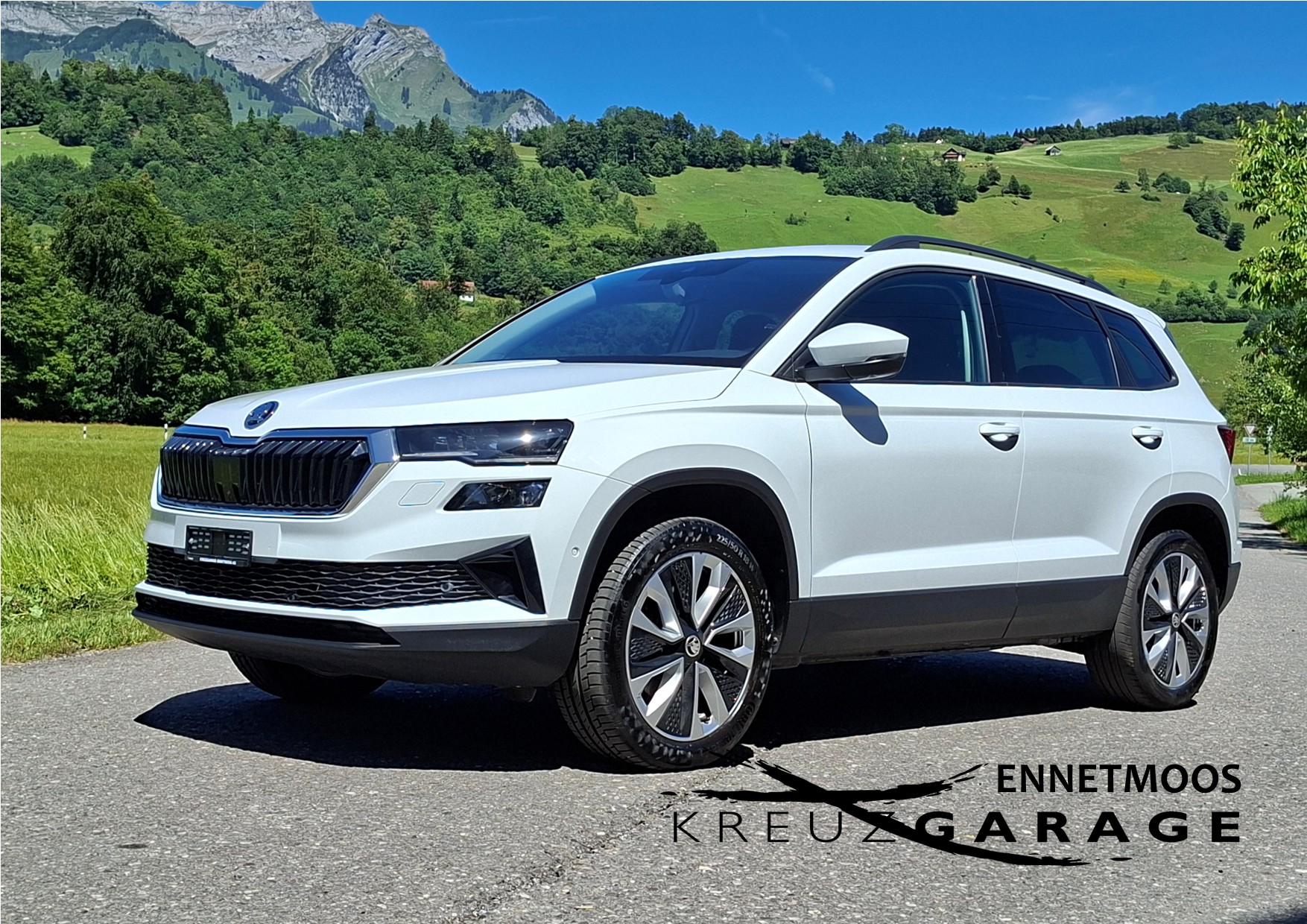 SKODA Karoq 2.0 TDI CR Style 4x4 DSG Anhängerkupplung+8-fach bereift*-image-0