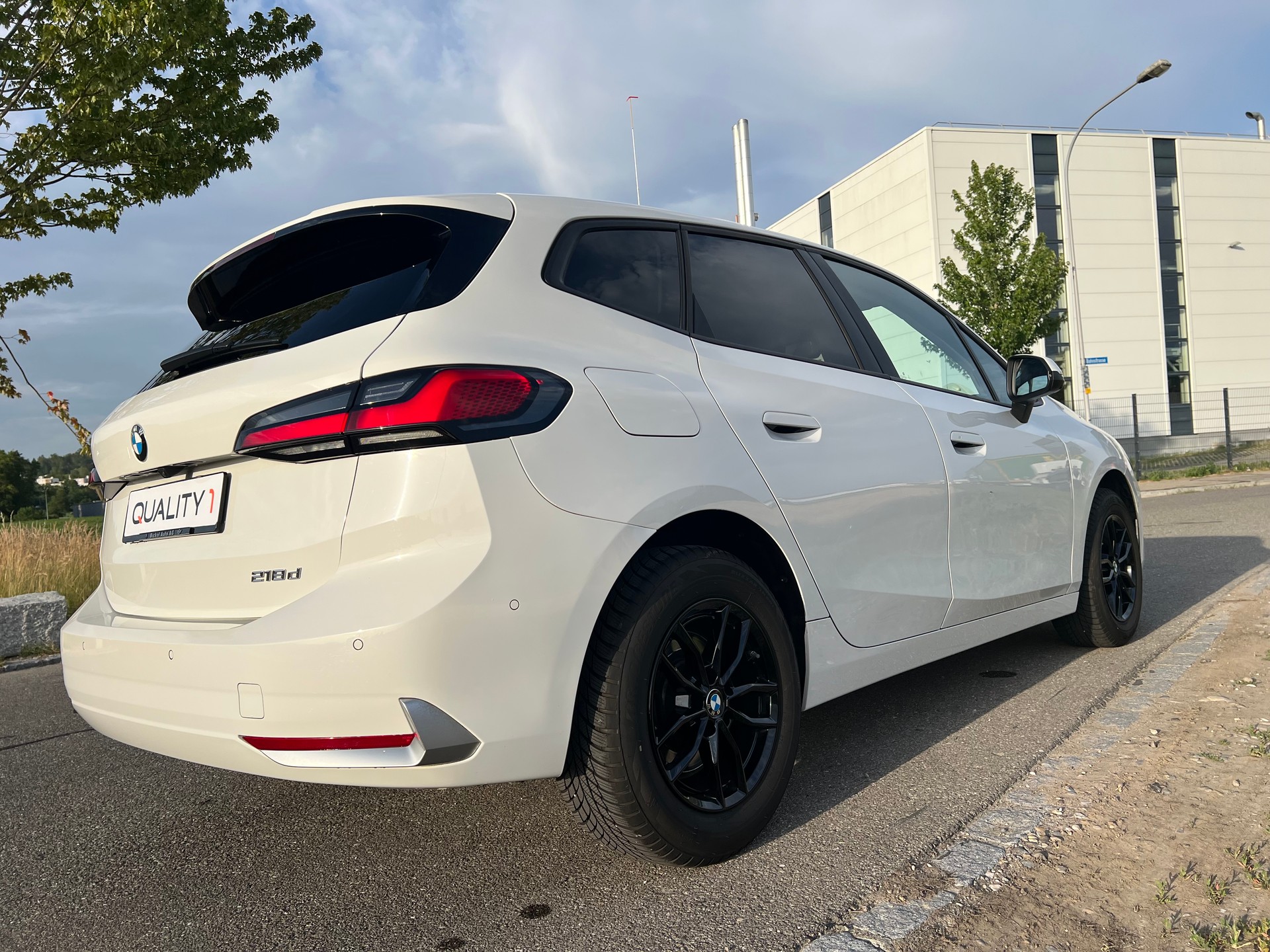 BMW 218d Active Tourer DKG- 360°-Kamera-image-17