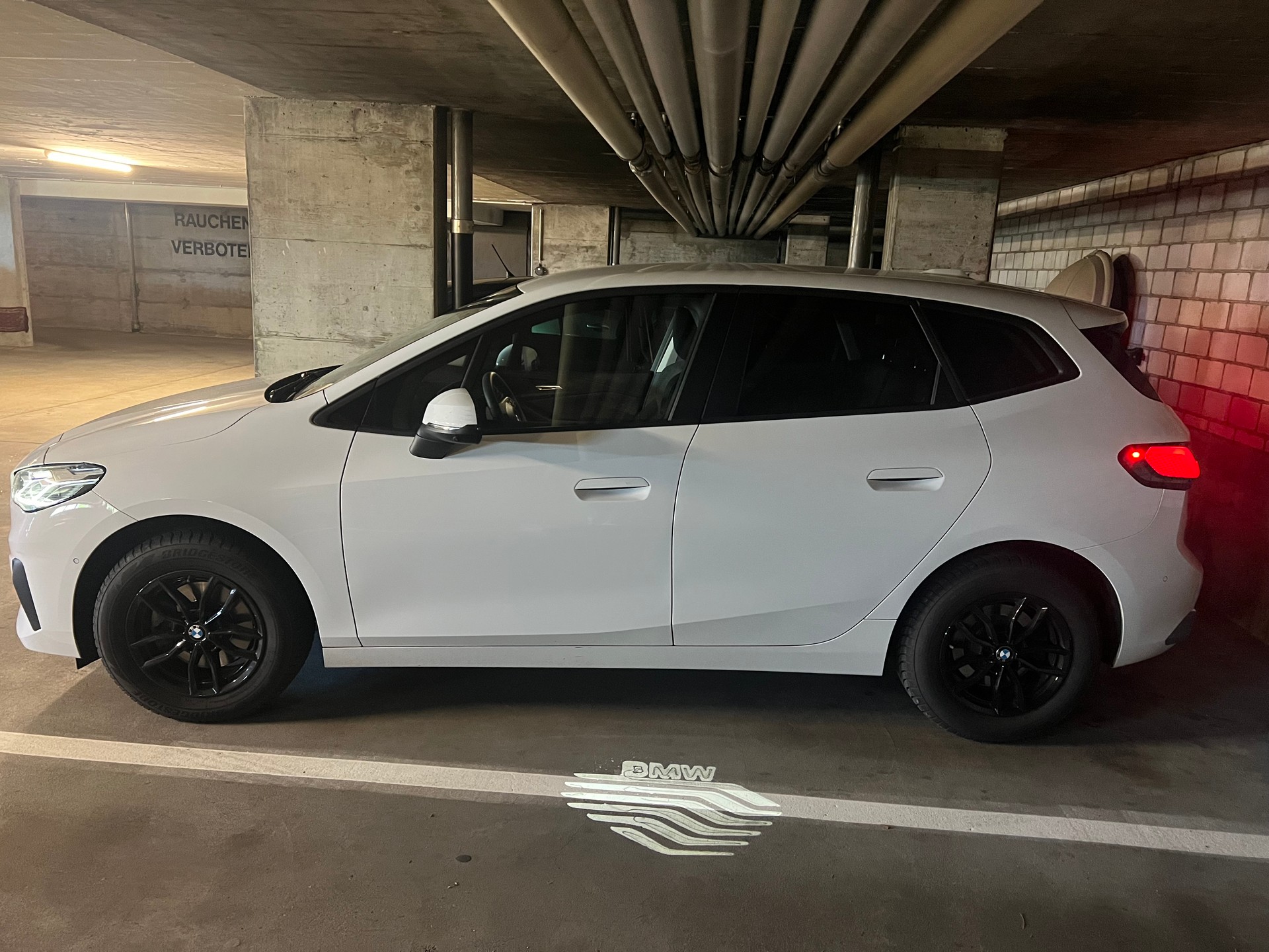 BMW 218d Active Tourer DKG- 360°-Kamera-image-10